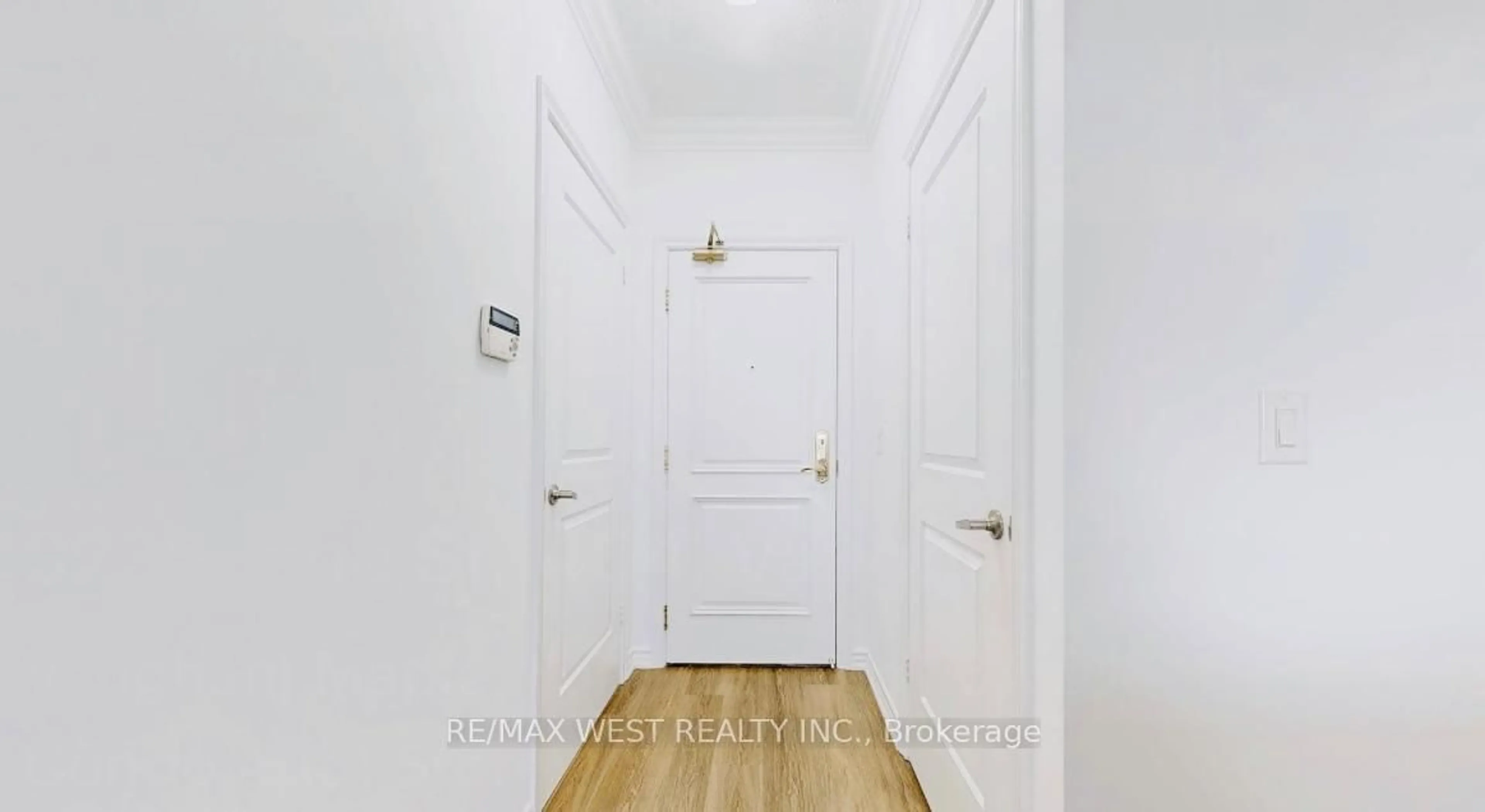 Indoor entryway for 9235 Jane St #1404, Vaughan Ontario L6A 0J8