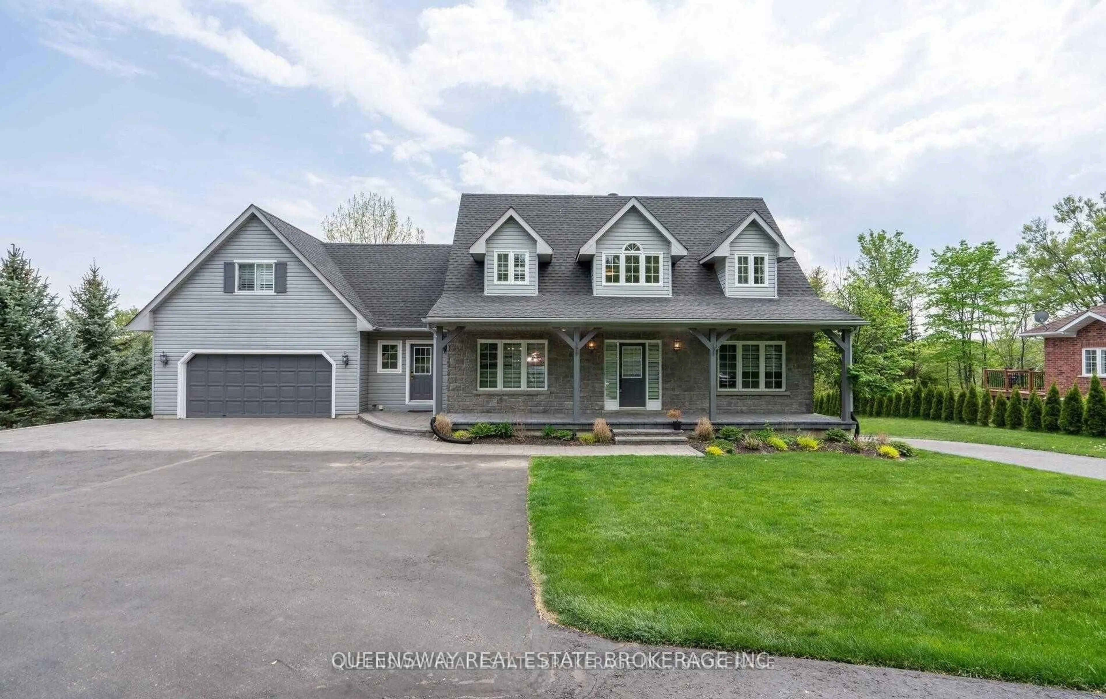 Home with vinyl exterior material, street for 1841 Forest Valley Dr, Innisfil Ontario L9S 4A4