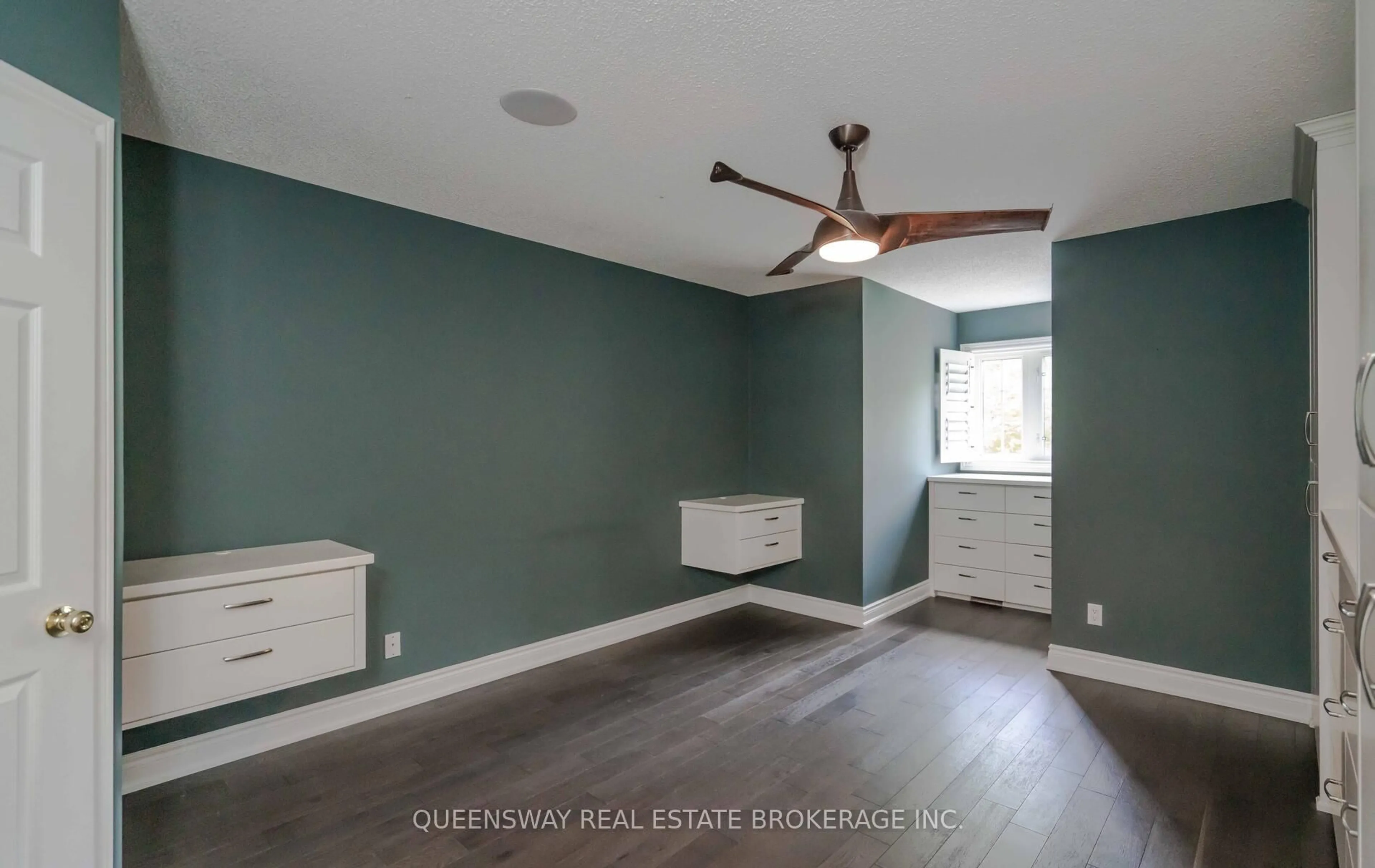 A pic of a room for 1841 Forest Valley Dr, Innisfil Ontario L9S 4A4