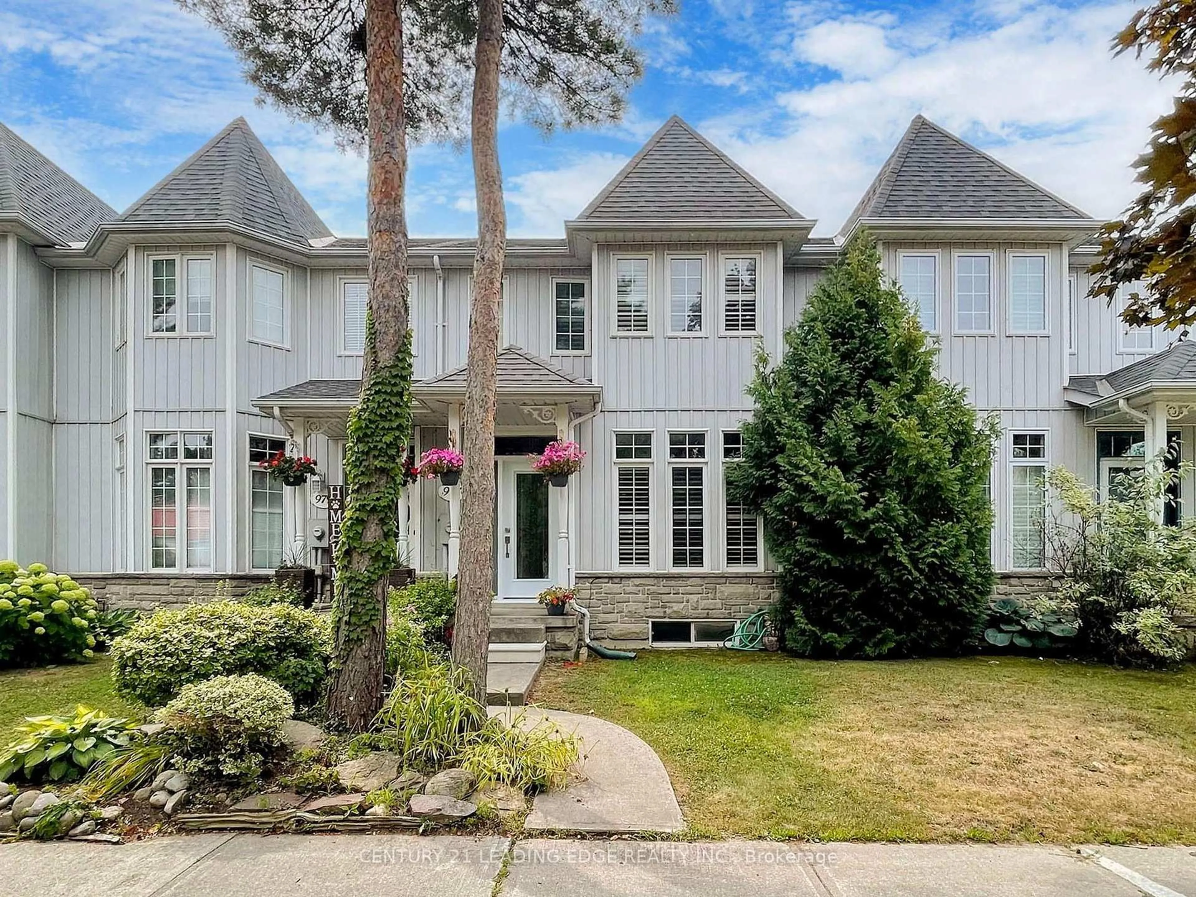 Home with brick exterior material, street for 977 Lake Dr, Georgina Ontario L0E 1L0