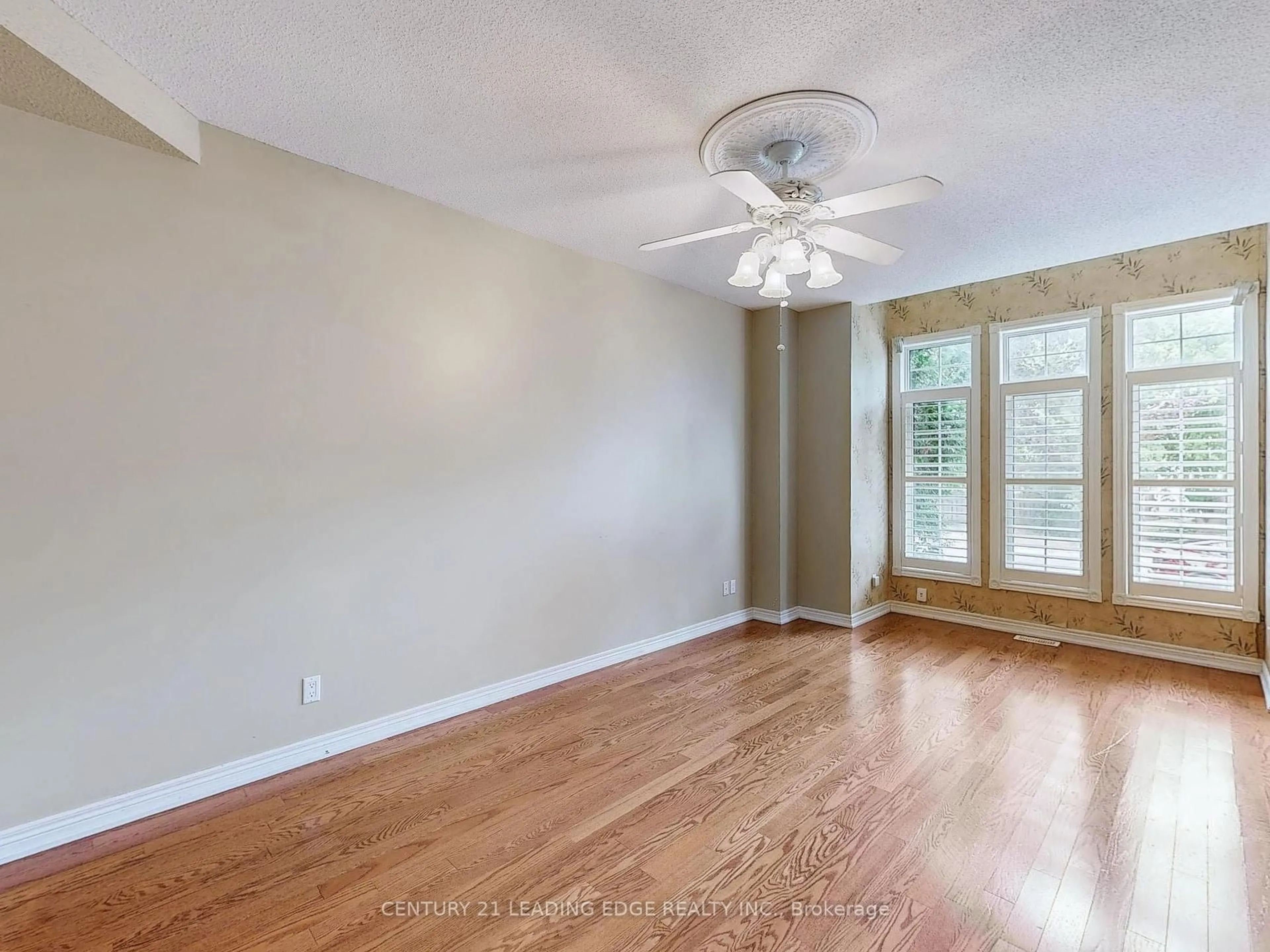 A pic of a room for 977 Lake Dr, Georgina Ontario L0E 1L0