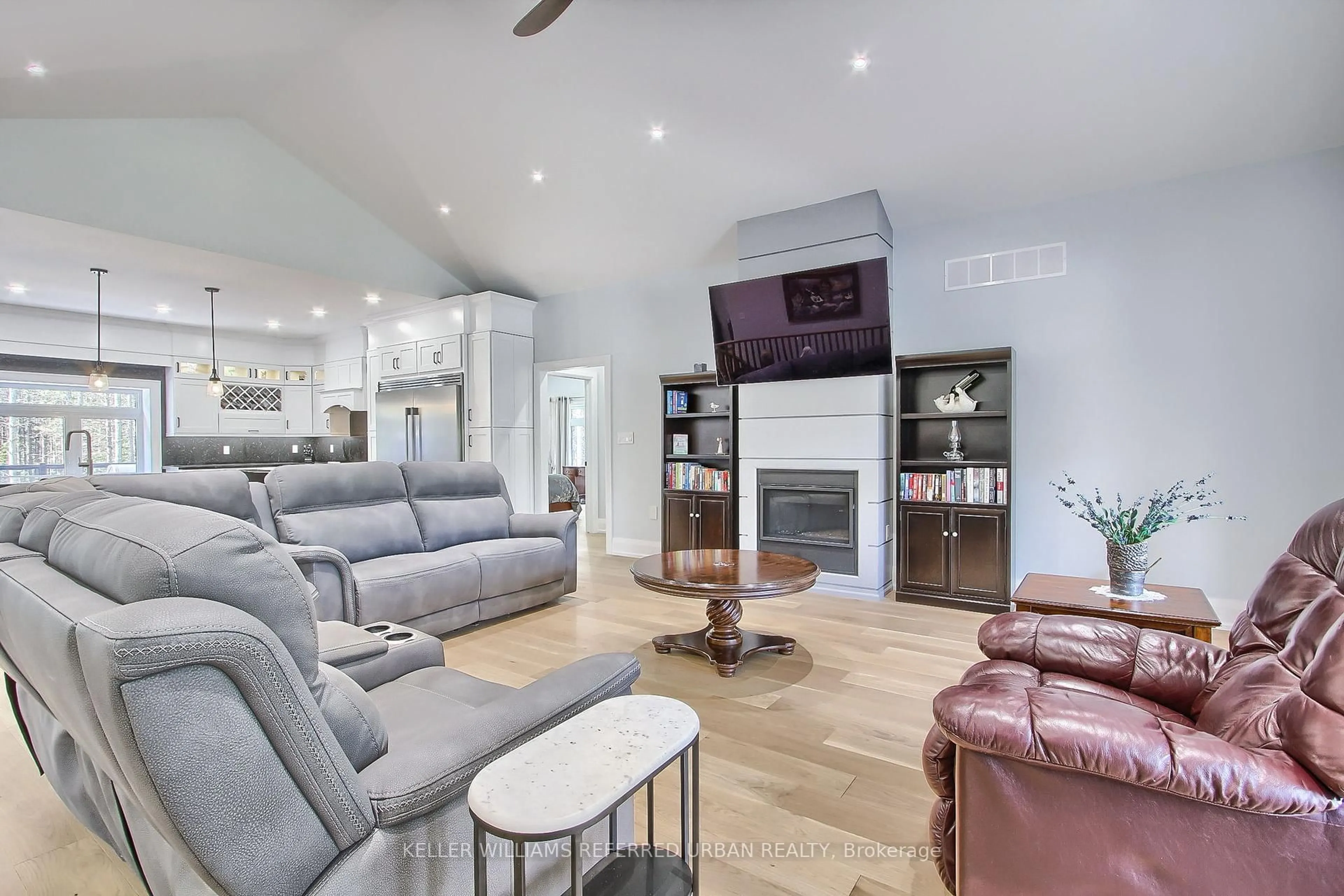 Living room with furniture, unknown for 2705 14th Line, Innisfil Ontario L0L 1R0