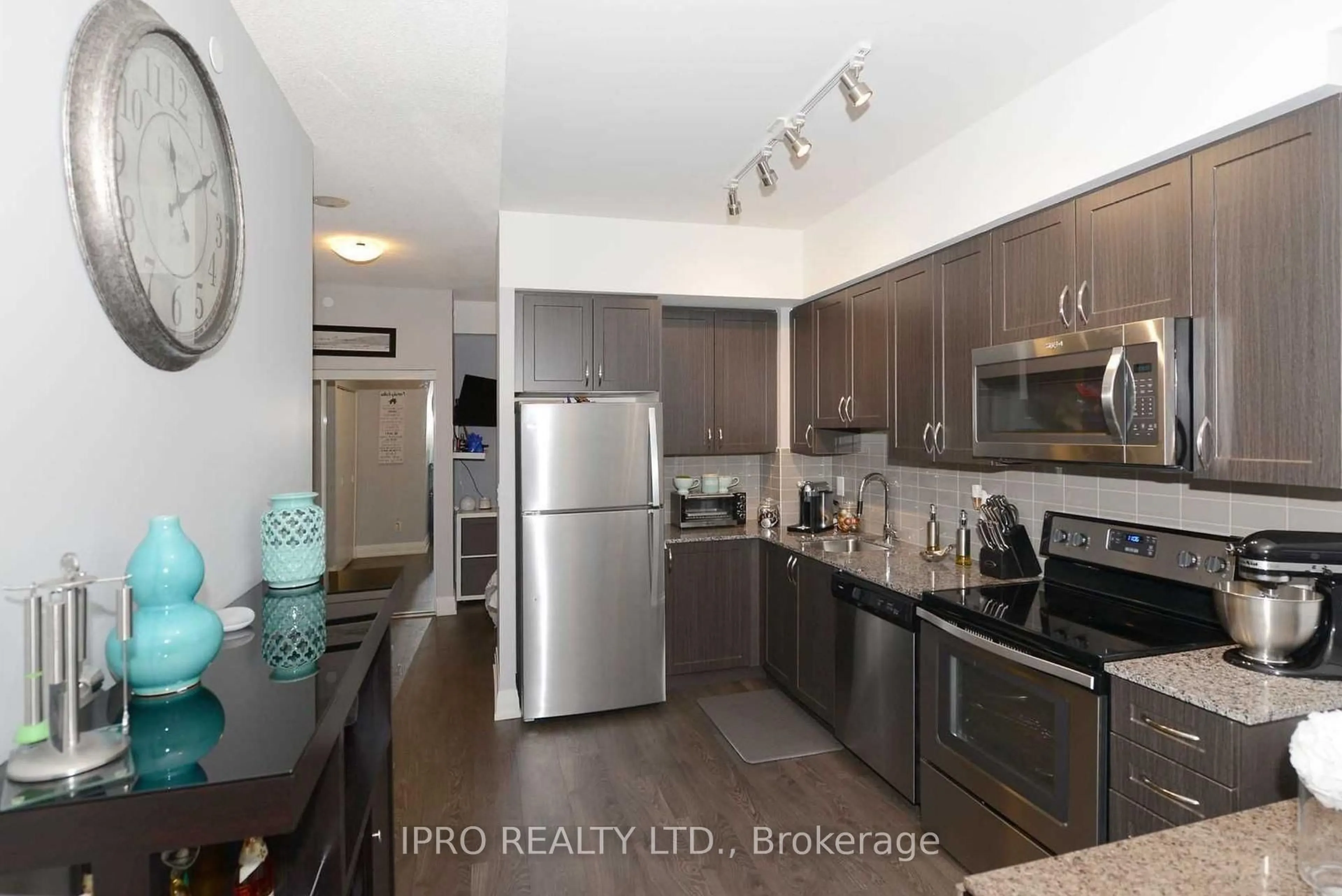 Standard kitchen, unknown for 3700 Highway 7 Rd #401, Vaughan Ontario L4L 1A7