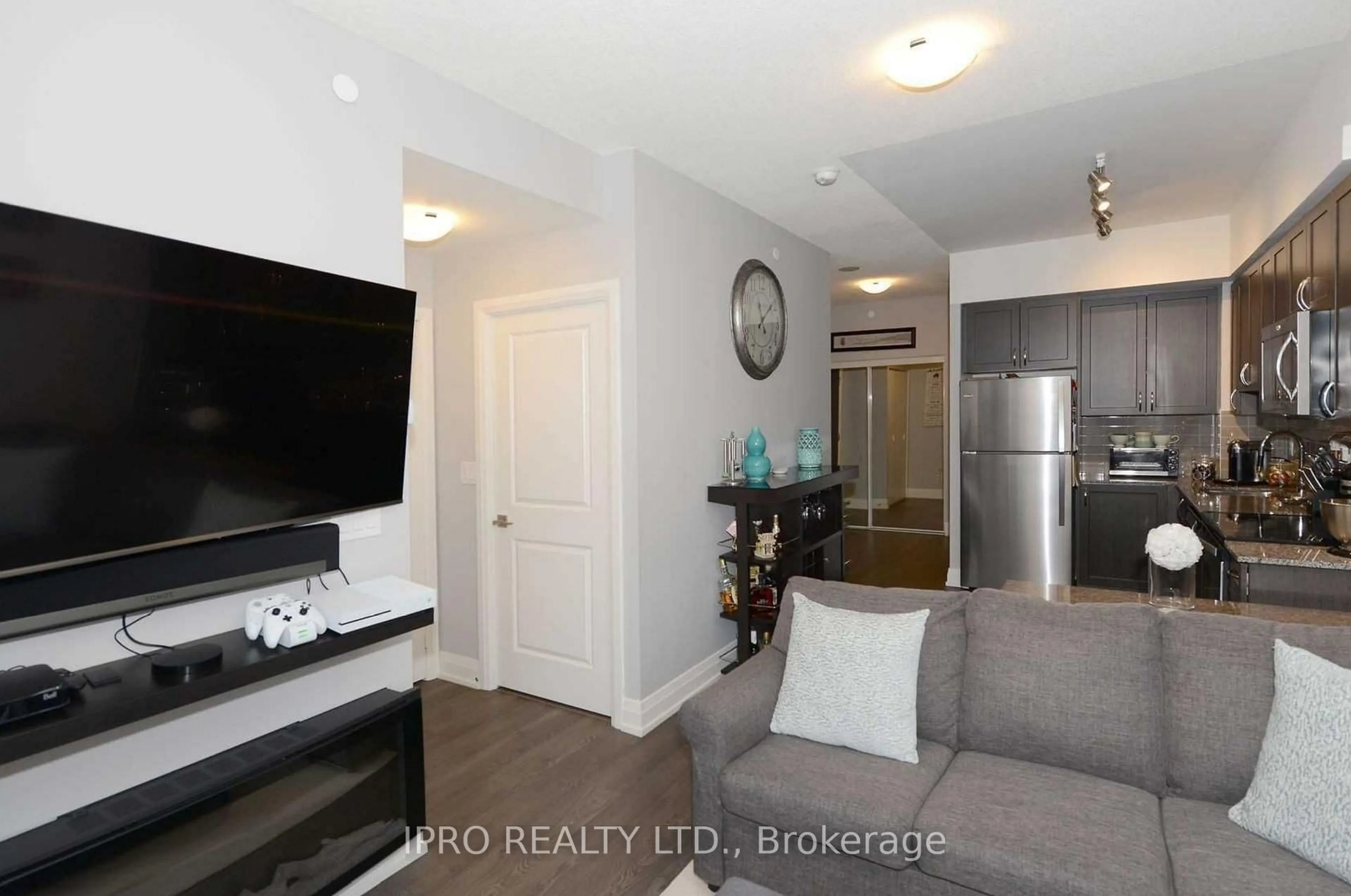 Unknown for 3700 Highway 7 Rd #401, Vaughan Ontario L4L 1A7