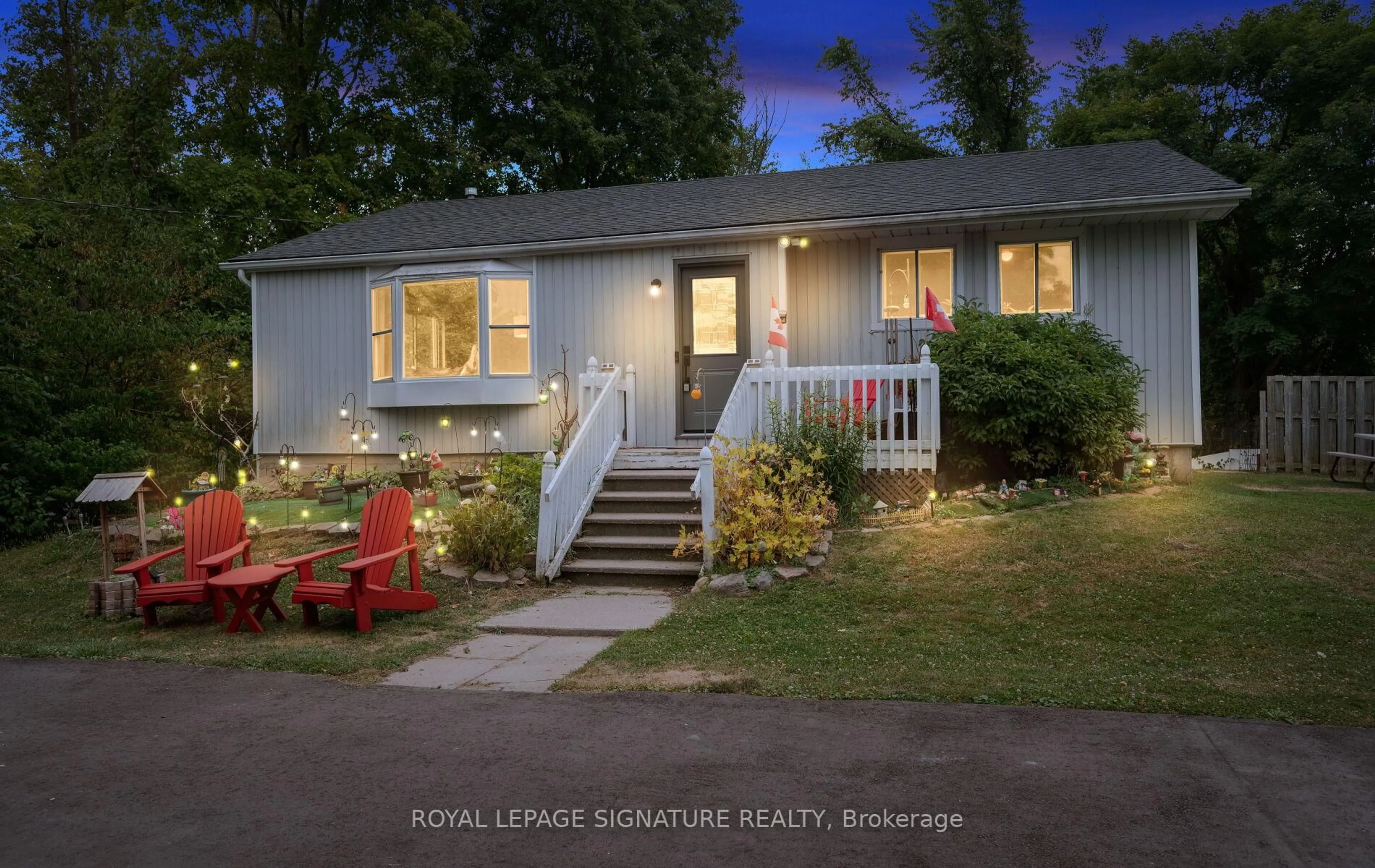 Home with vinyl exterior material, street for 1359 10th Line, Innisfil Ontario L9S 3N5