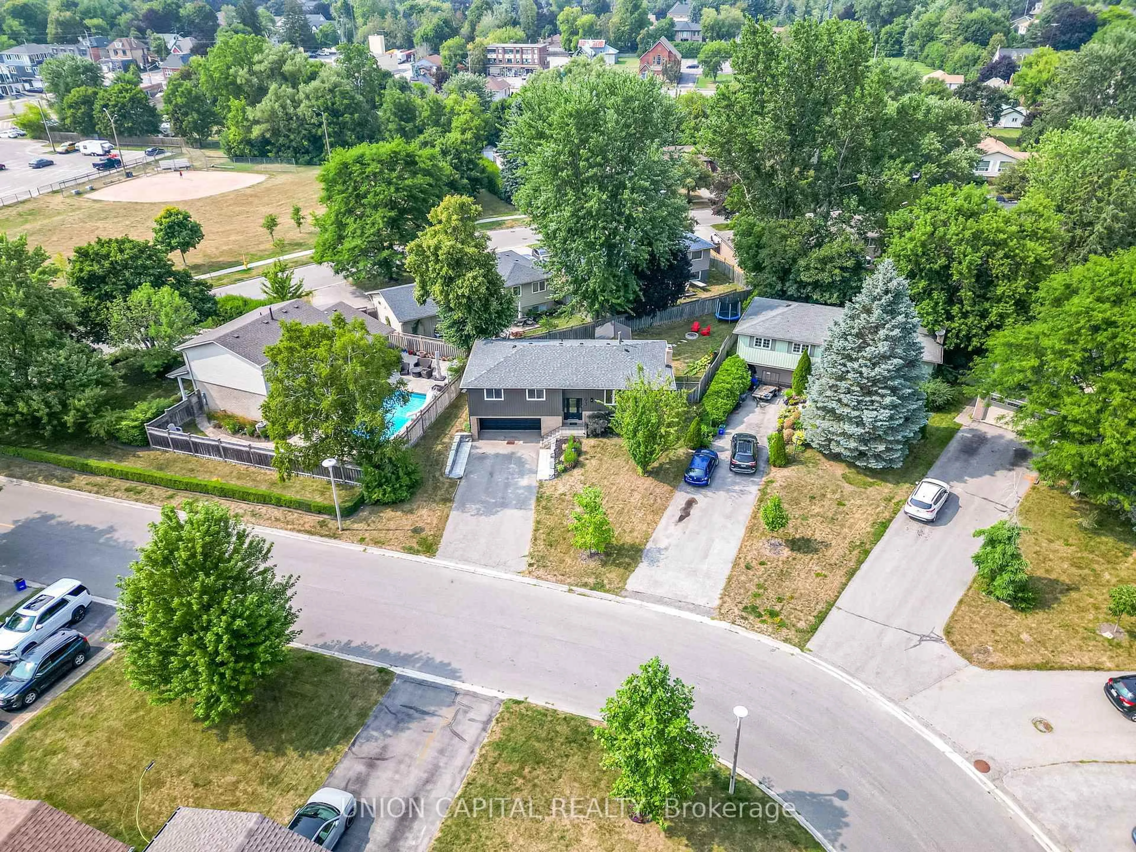 A pic from outside/outdoor area/front of a property/back of a property/a pic from drone, unknown for 93 Booth Dr, Whitchurch-Stouffville Ontario L4A 4K4