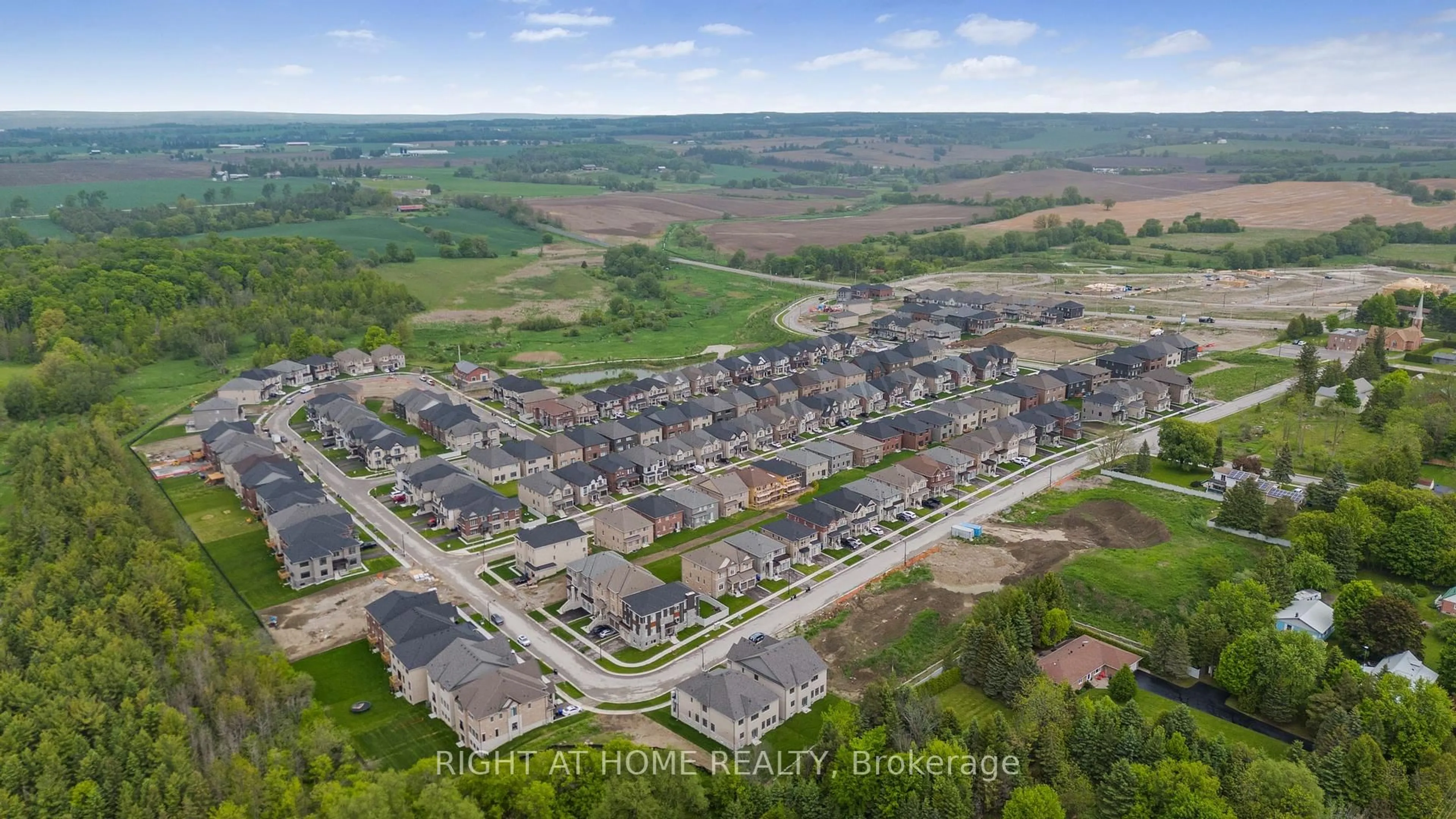 A pic from outside/outdoor area/front of a property/back of a property/a pic from drone, unknown for 59 Cunningham Dr, Bradford West Gwillimbury Ontario L0G 1B0