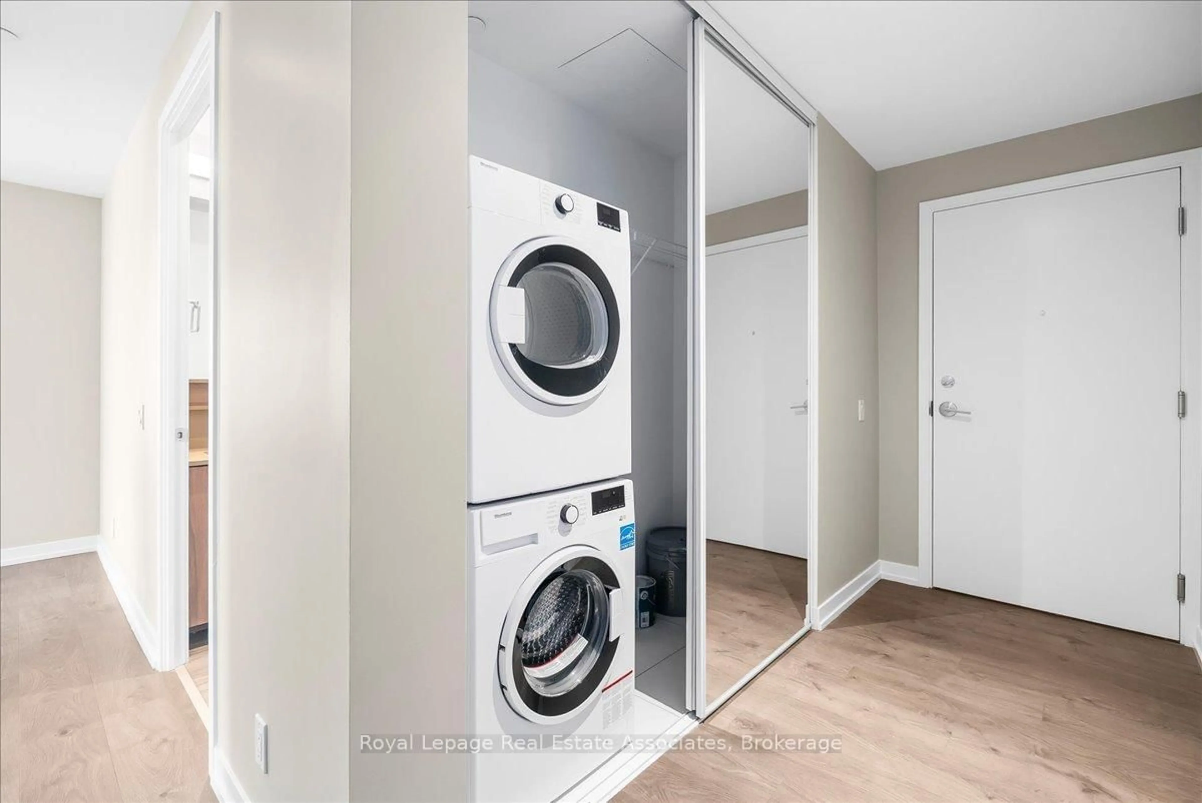Laundry room for 950 Portage Pkwy #6112, Vaughan Ontario L4K 0J6