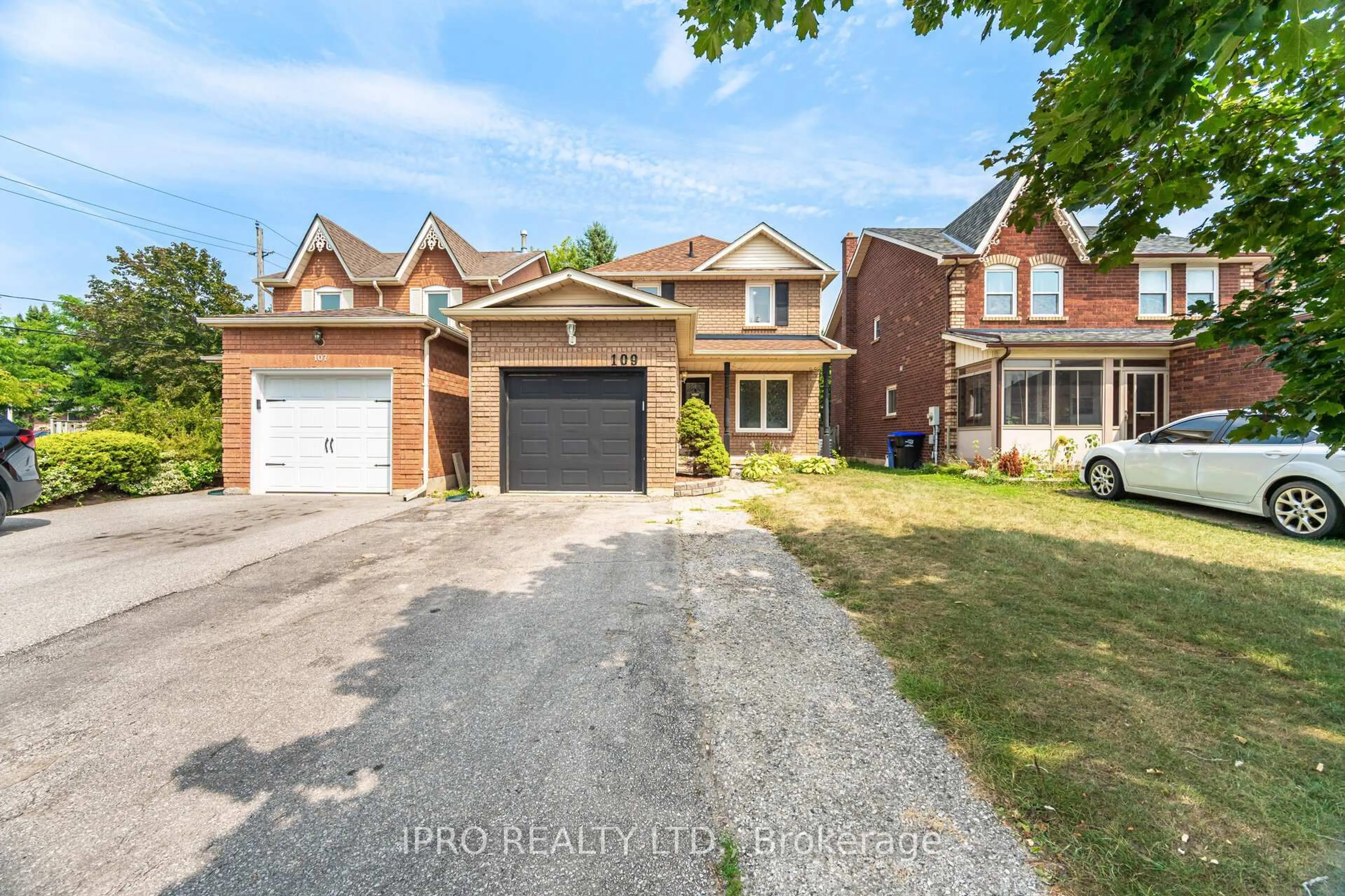 Home with brick exterior material, street for 109 Heydon Ave, New Tecumseth Ontario L9R 1N6