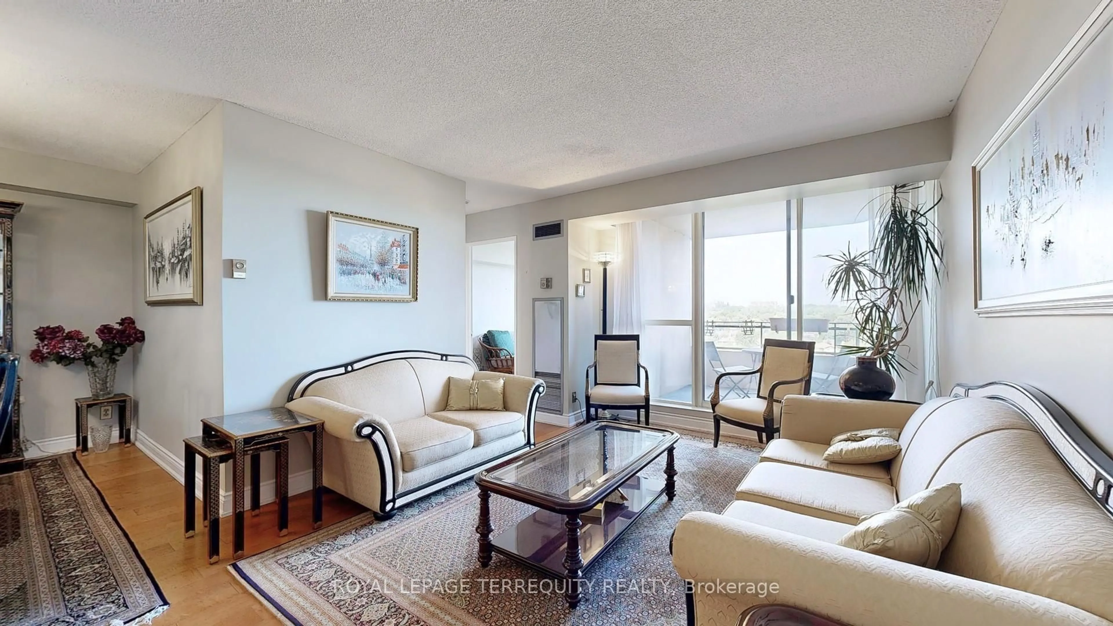 Living room with furniture, unknown for 32 Clarissa Dr #917, Richmond Hill Ontario L4C 9R7