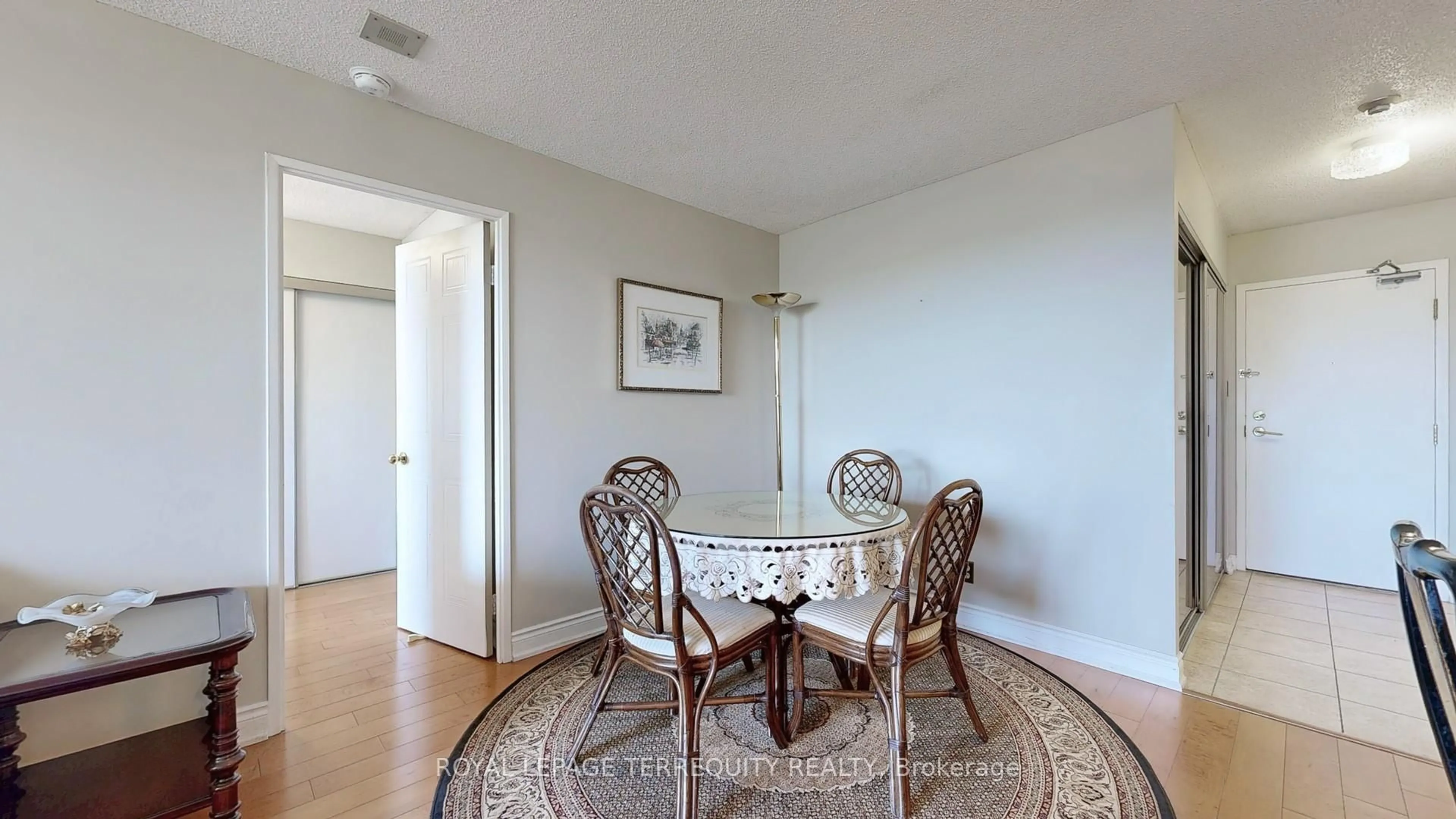 Dining room, wood/laminate floor for 32 Clarissa Dr #917, Richmond Hill Ontario L4C 9R7