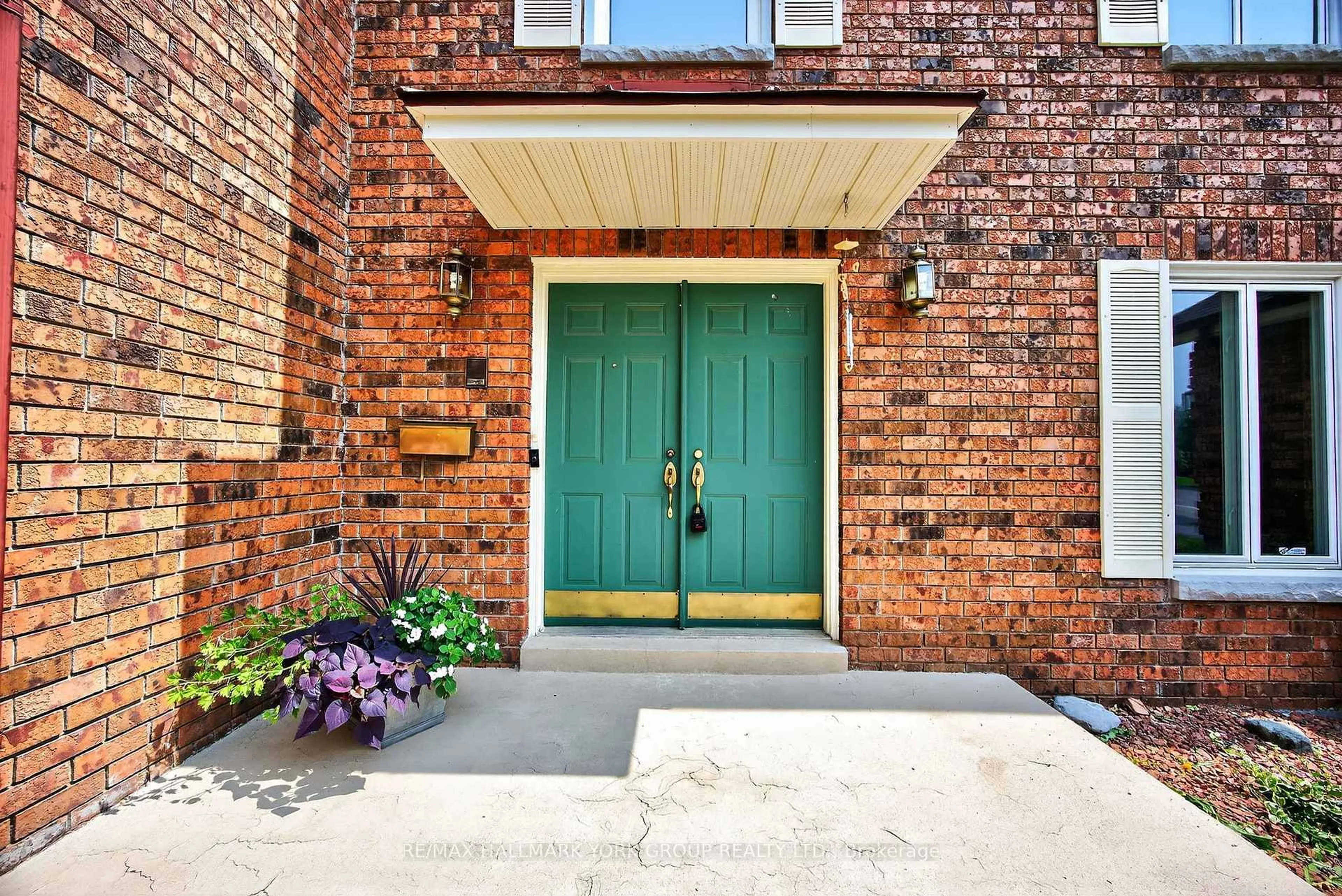 Indoor entryway for 64 Craigleith Cres, Richmond Hill Ontario L4E 2S4