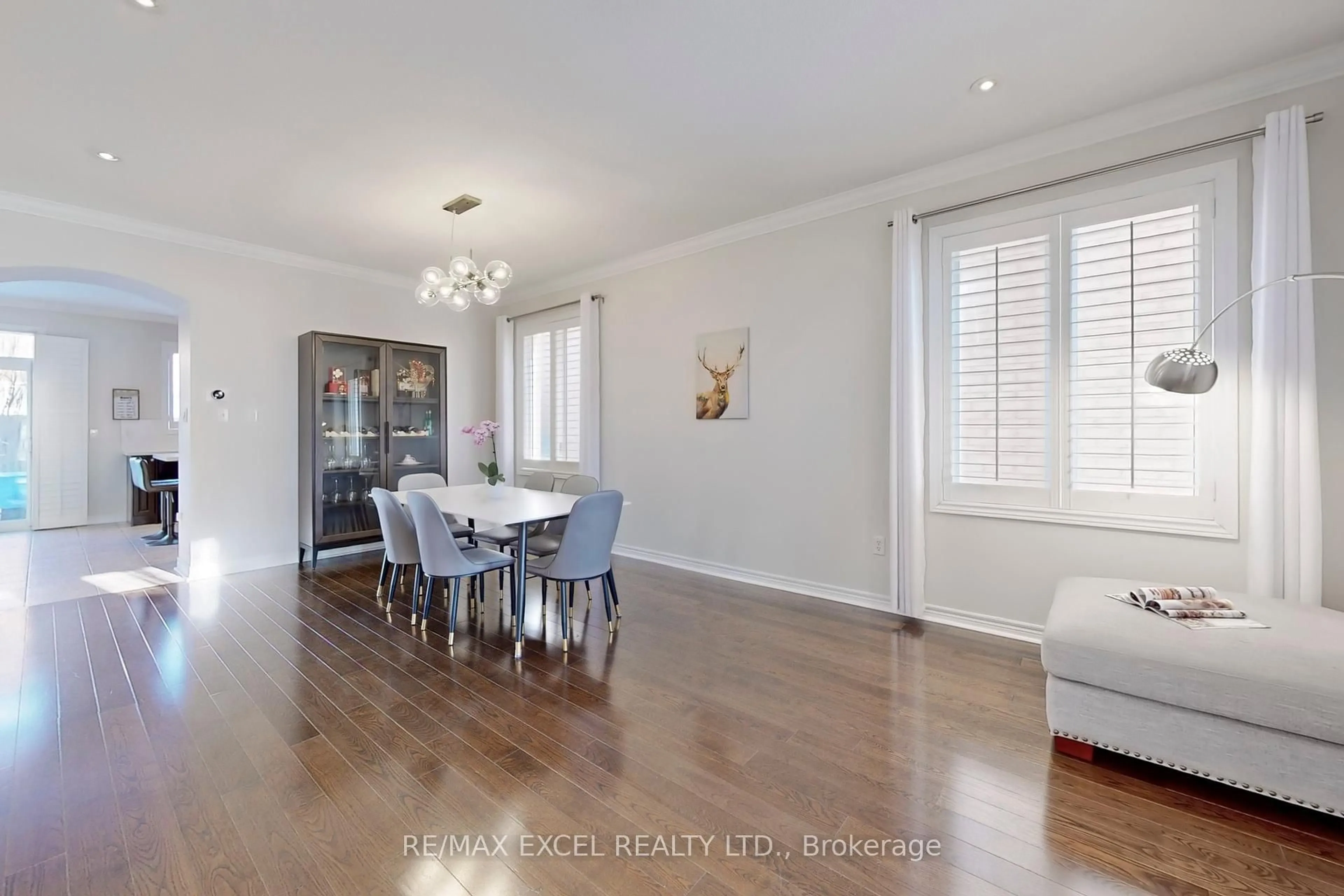 Dining room, wood/laminate floor for 94 Waite Cres, Whitchurch-Stouffville Ontario L4A 0B8