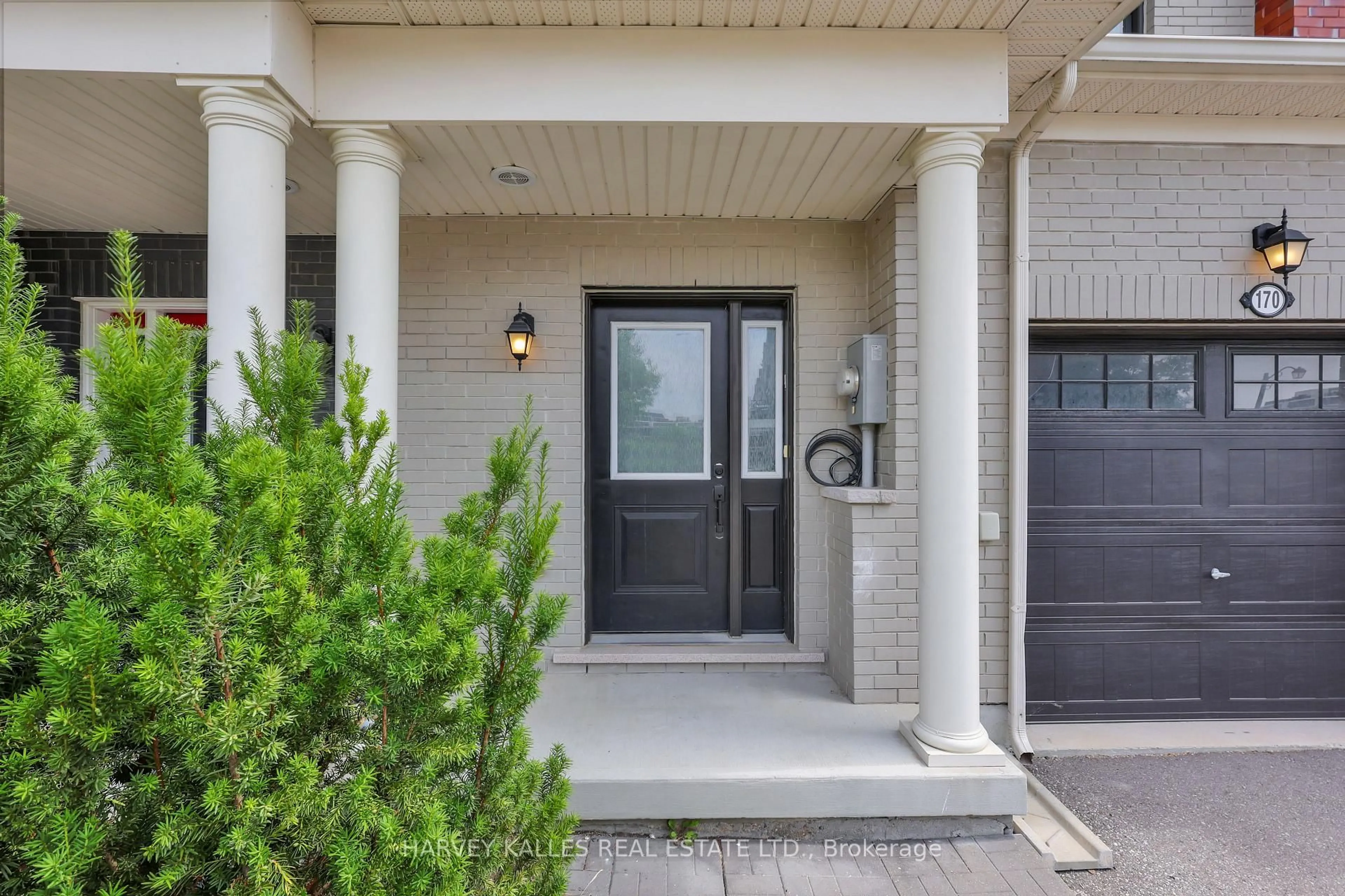 Indoor entryway for 170 Boadway Cres, Whitchurch-Stouffville Ontario L4A 1Y5