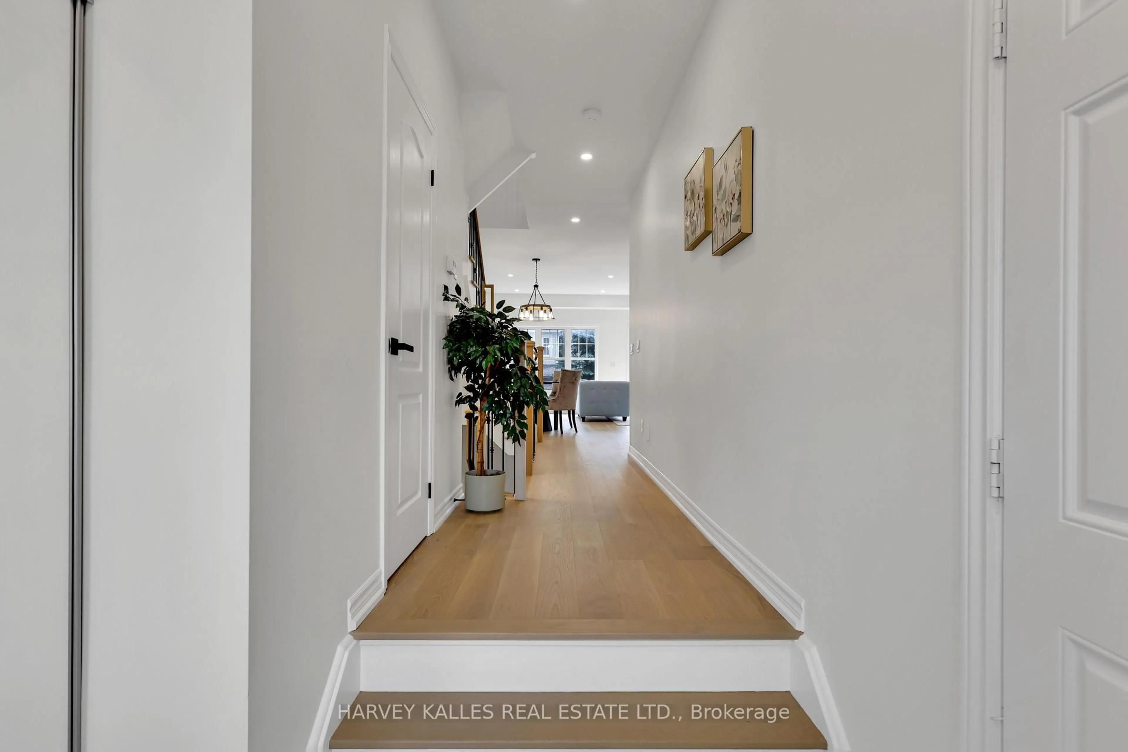 Indoor entryway for 170 Boadway Cres, Whitchurch-Stouffville Ontario L4A 1Y5
