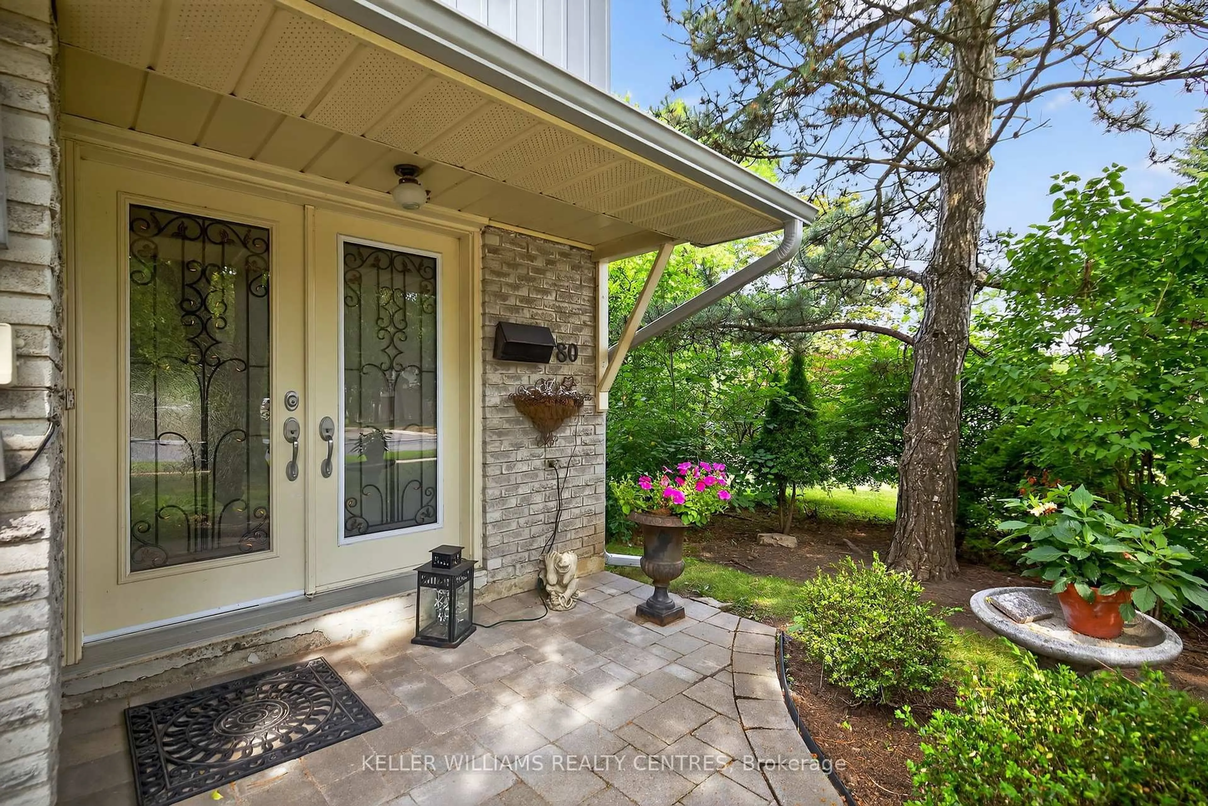 Indoor entryway for 80 Poplar Cres, Aurora Ontario L4G 3L3