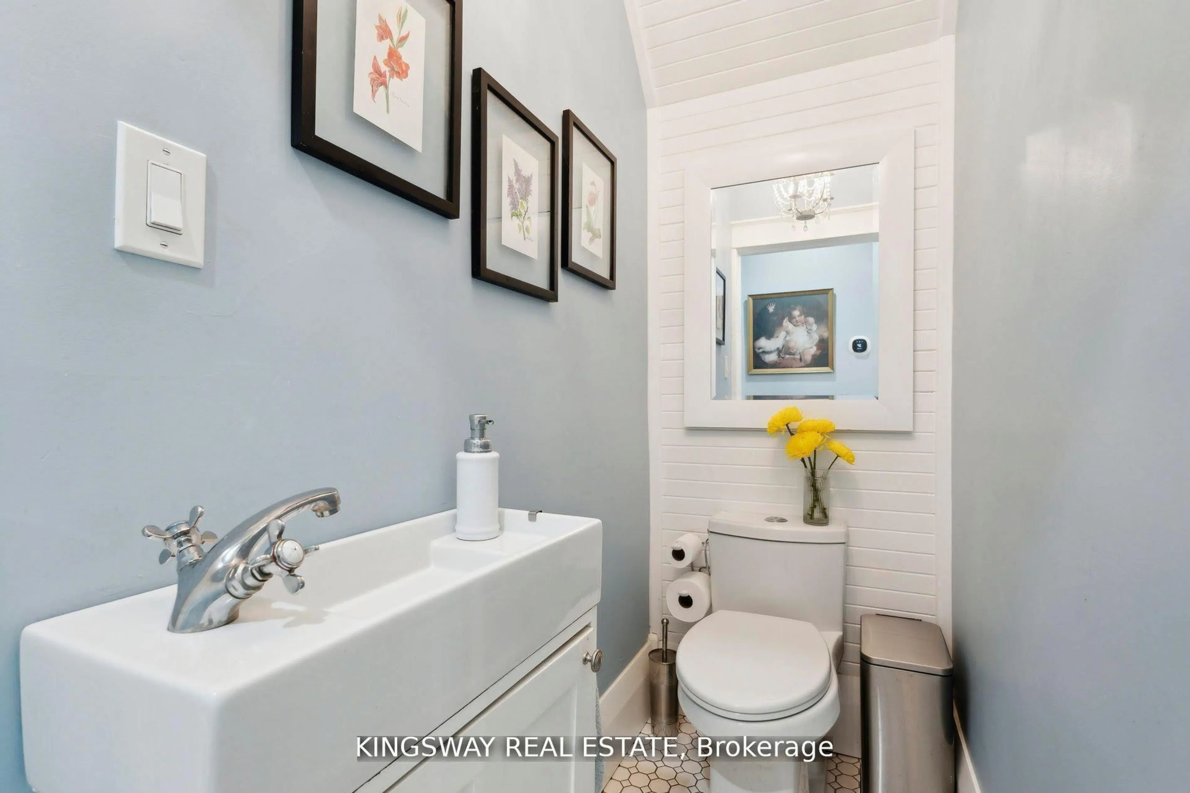 Standard bathroom, ceramic/tile floor for 2612 10th Line, Innisfil Ontario L9S 3R2