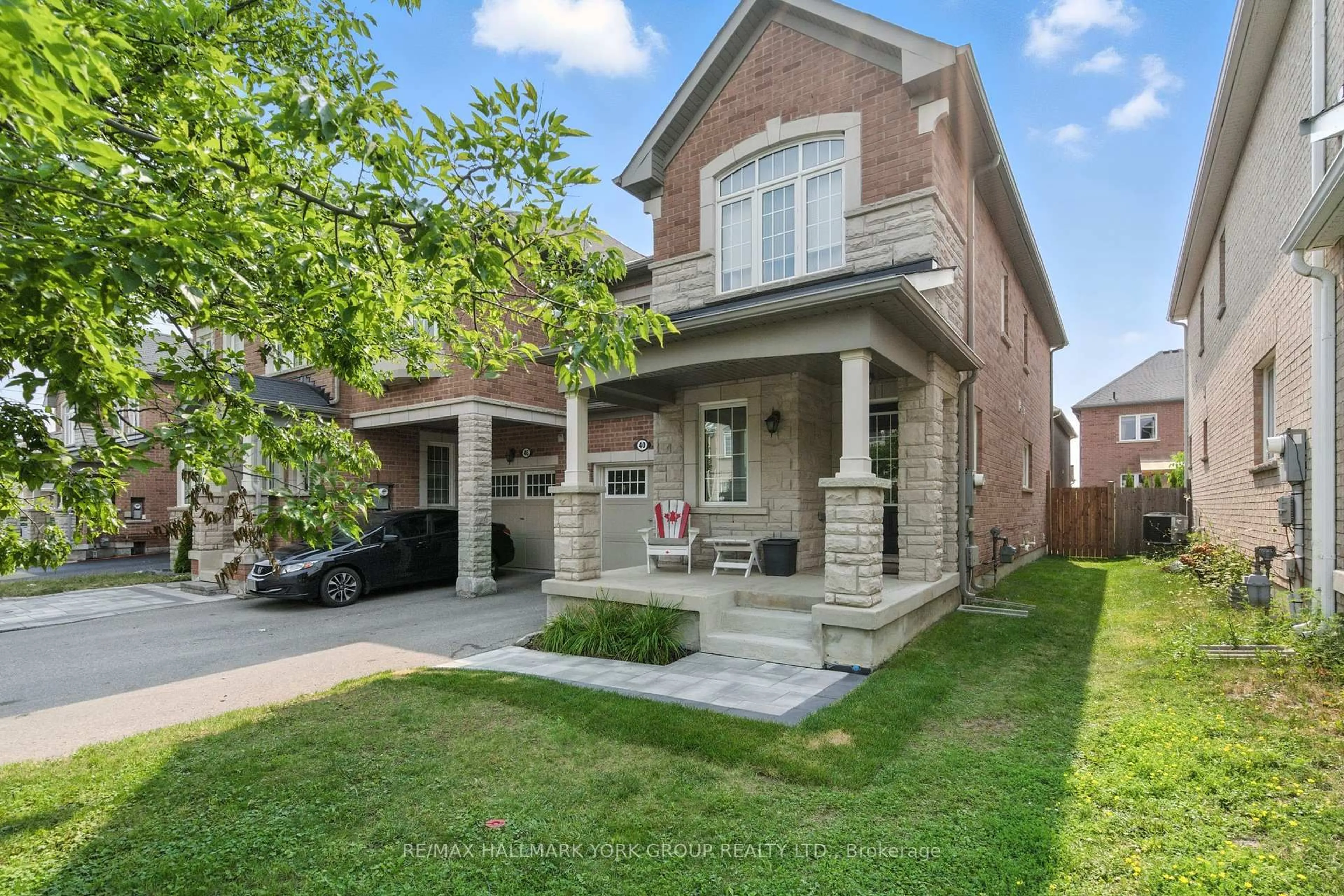 Home with brick exterior material, street for 40 Hutt Cres, Aurora Ontario L4G 0T3