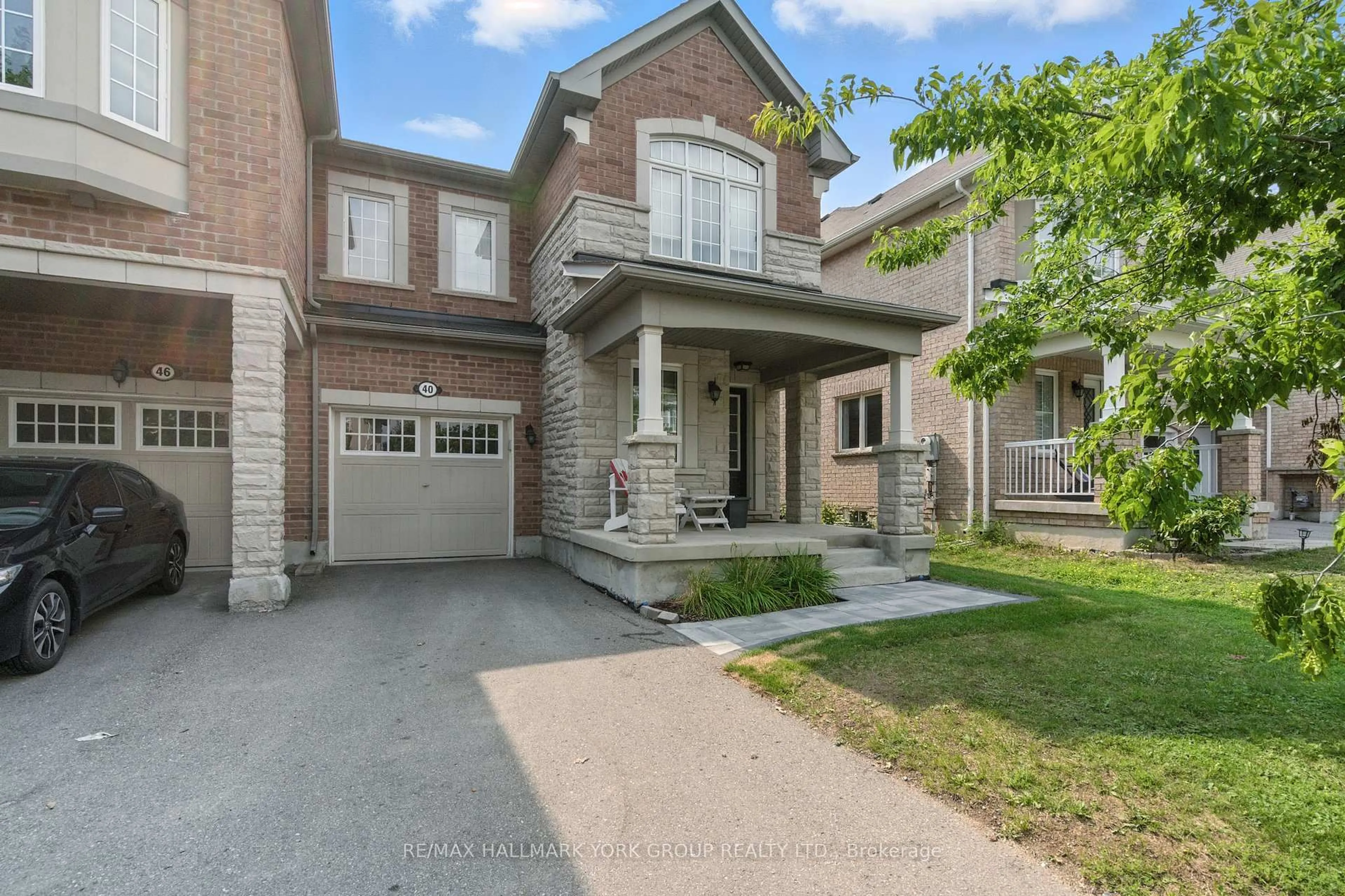 Home with brick exterior material, street for 40 Hutt Cres, Aurora Ontario L4G 0T3