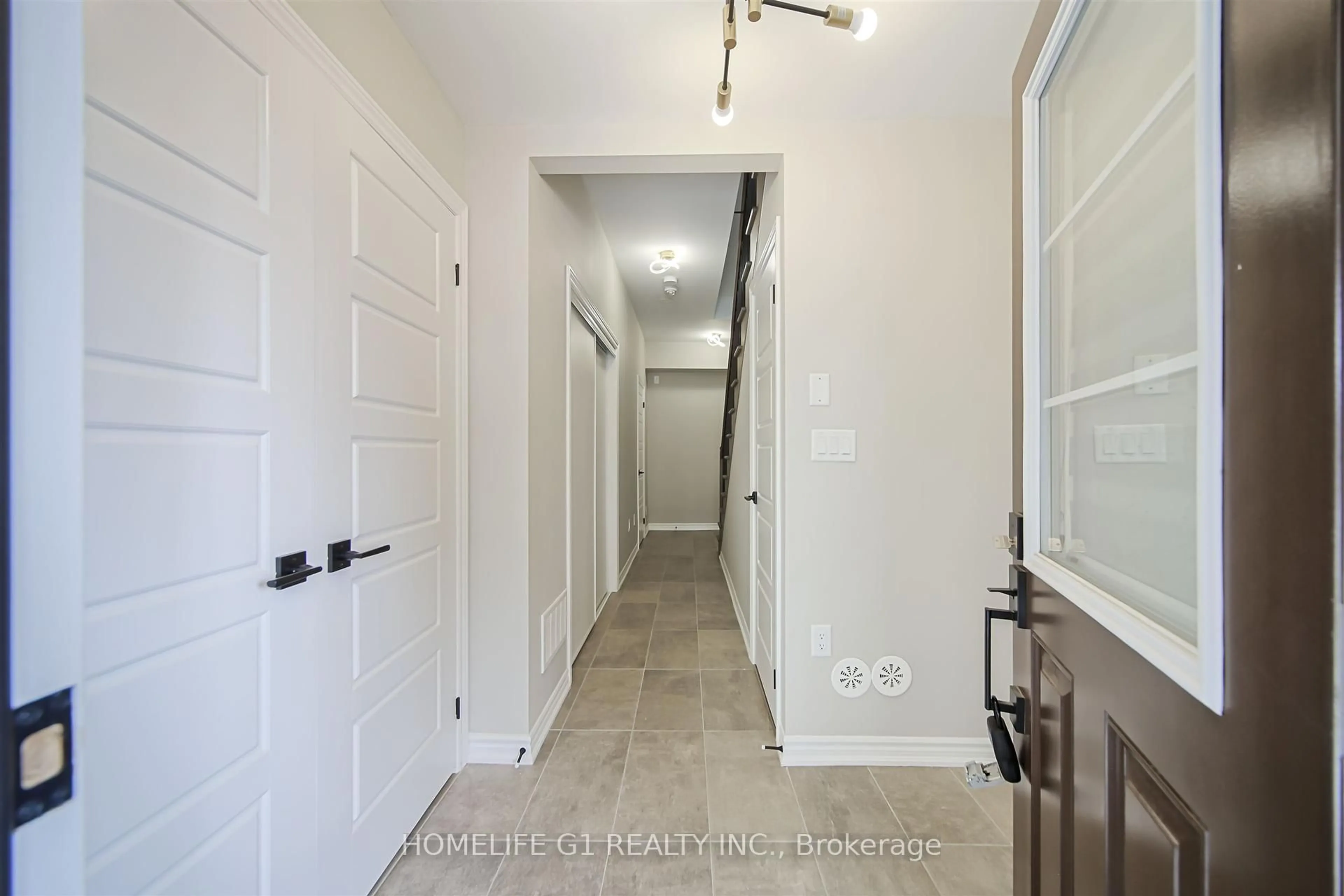 Indoor entryway for 7 Mel Irving Dr, Bradford West Gwillimbury Ontario L3Z 4P2