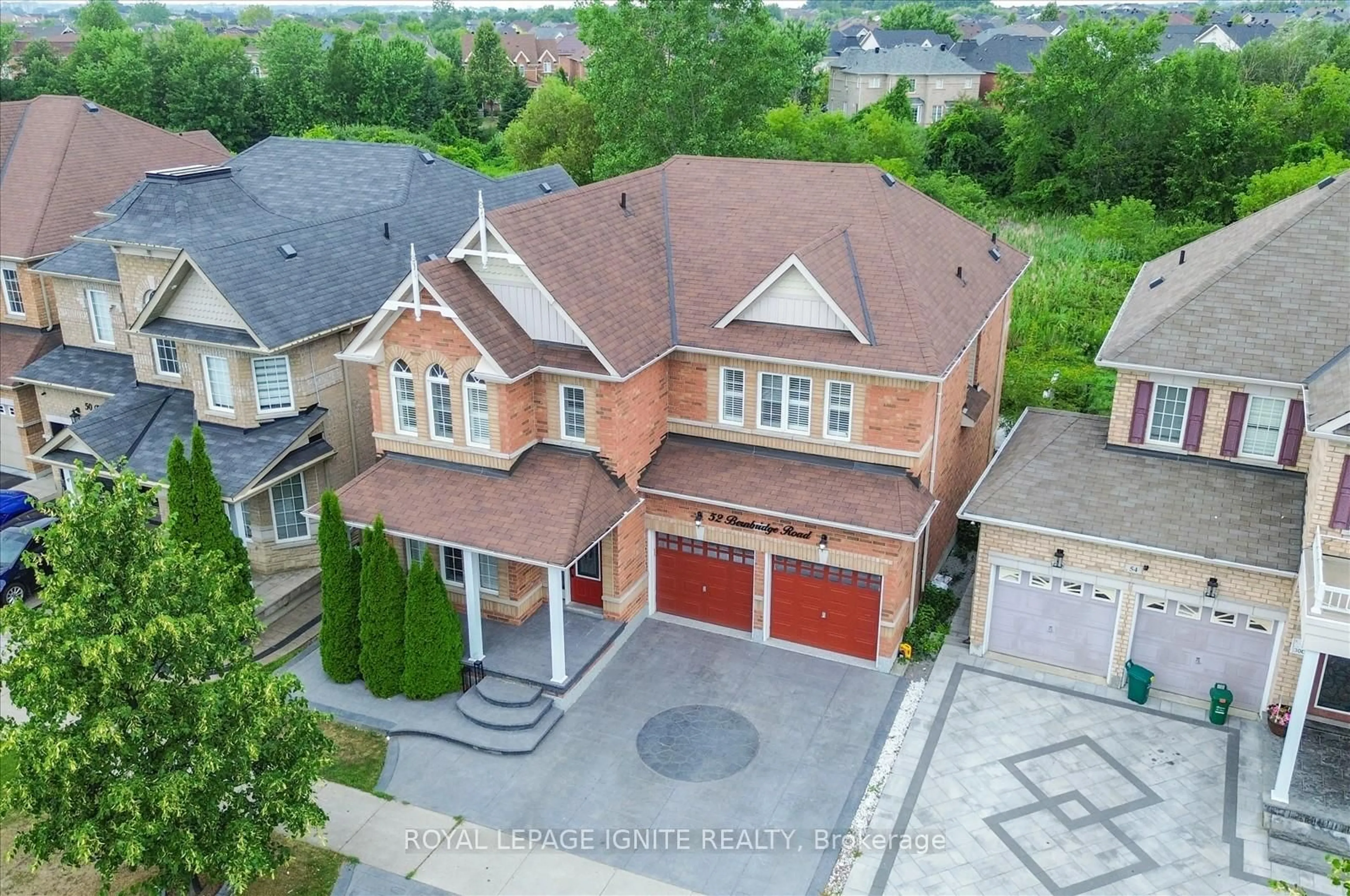 A pic from outside/outdoor area/front of a property/back of a property/a pic from drone, street for 52 Bernbridge Rd, Markham Ontario L6B 0S4