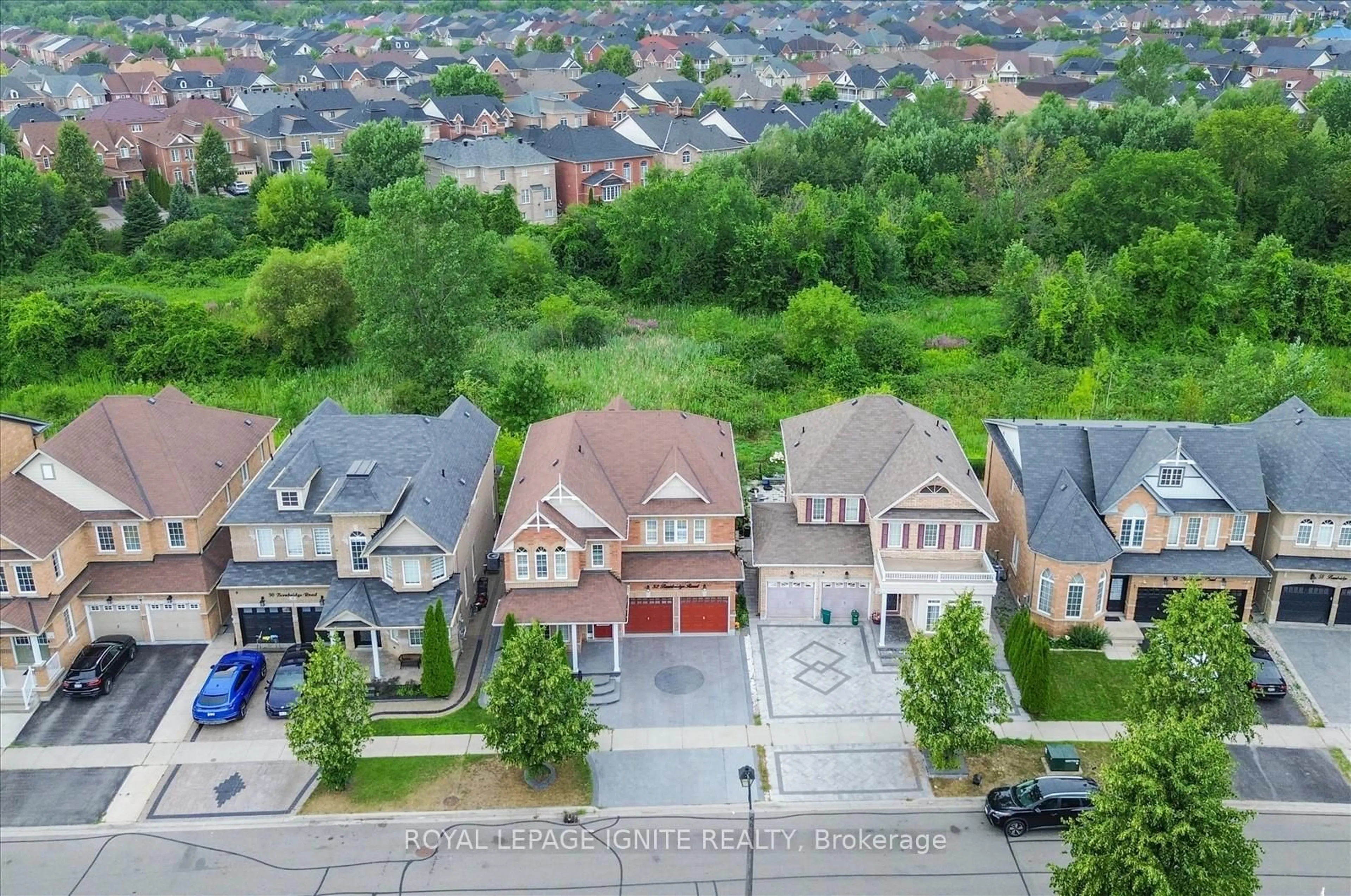 A pic from outside/outdoor area/front of a property/back of a property/a pic from drone, street for 52 Bernbridge Rd, Markham Ontario L6B 0S4