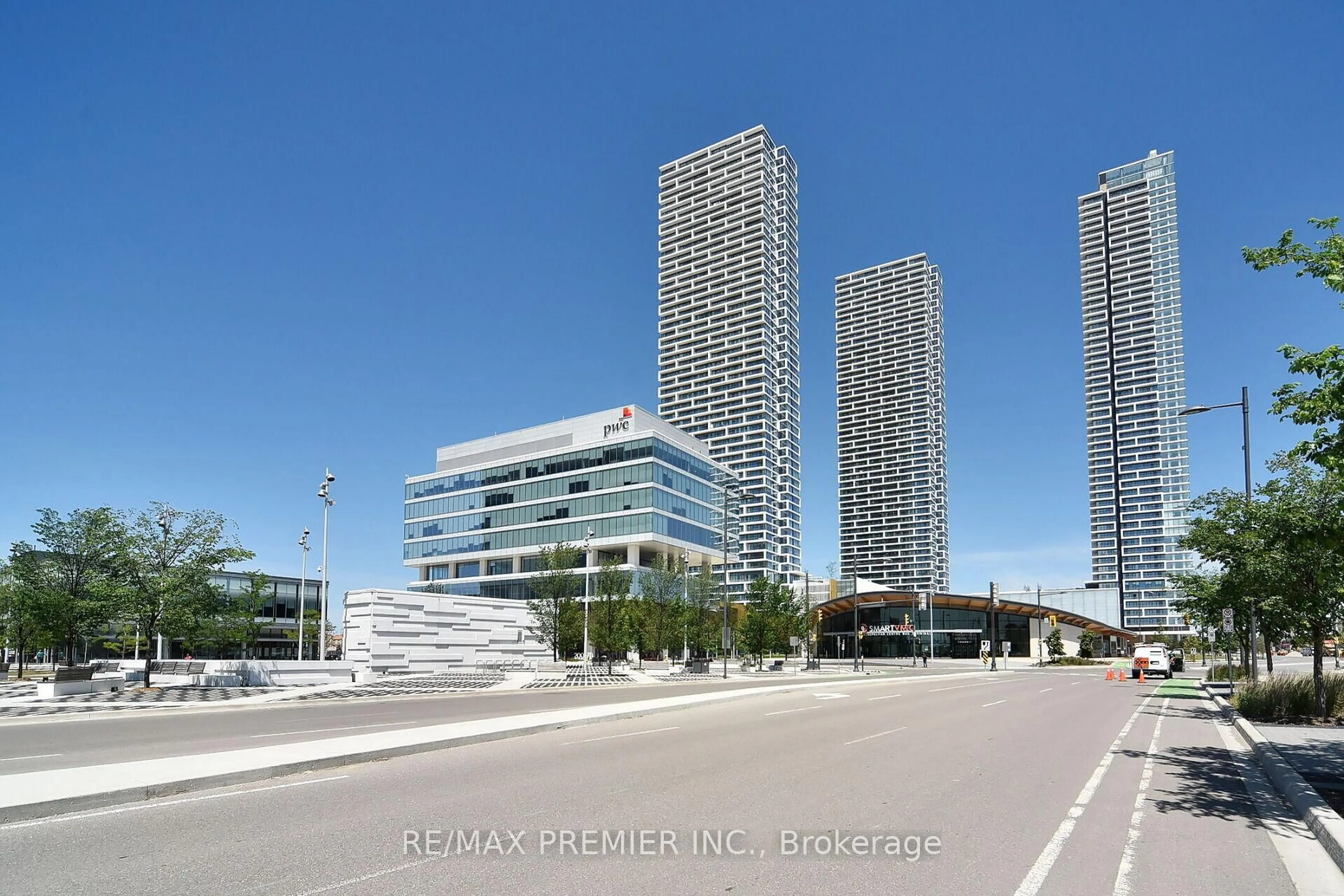 Blurry image for 1000 Portage Pkwy #1703, Vaughan Ontario L4K 0C7