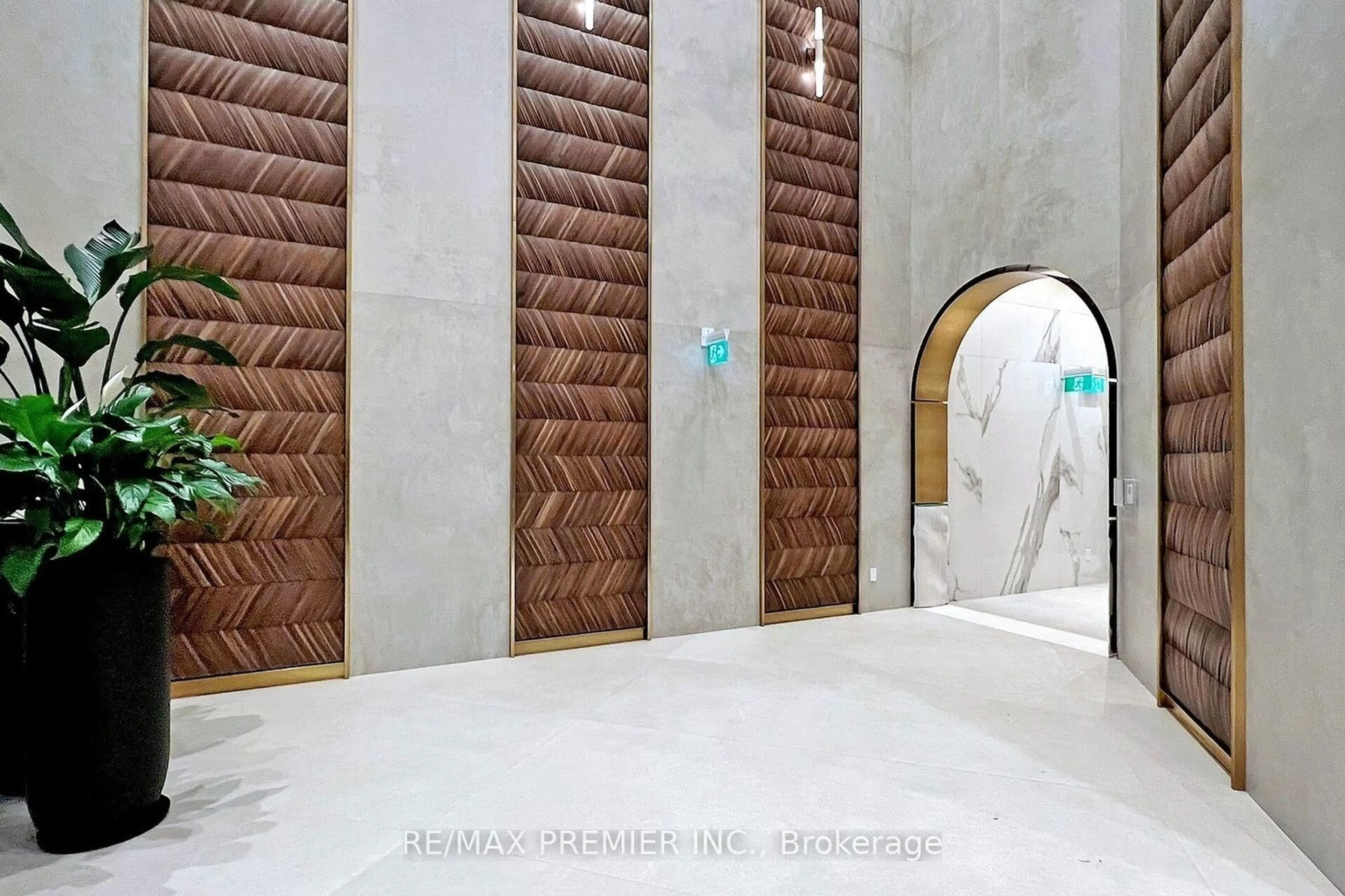 Indoor foyer for 1000 Portage Pkwy #1703, Vaughan Ontario L4K 0C7