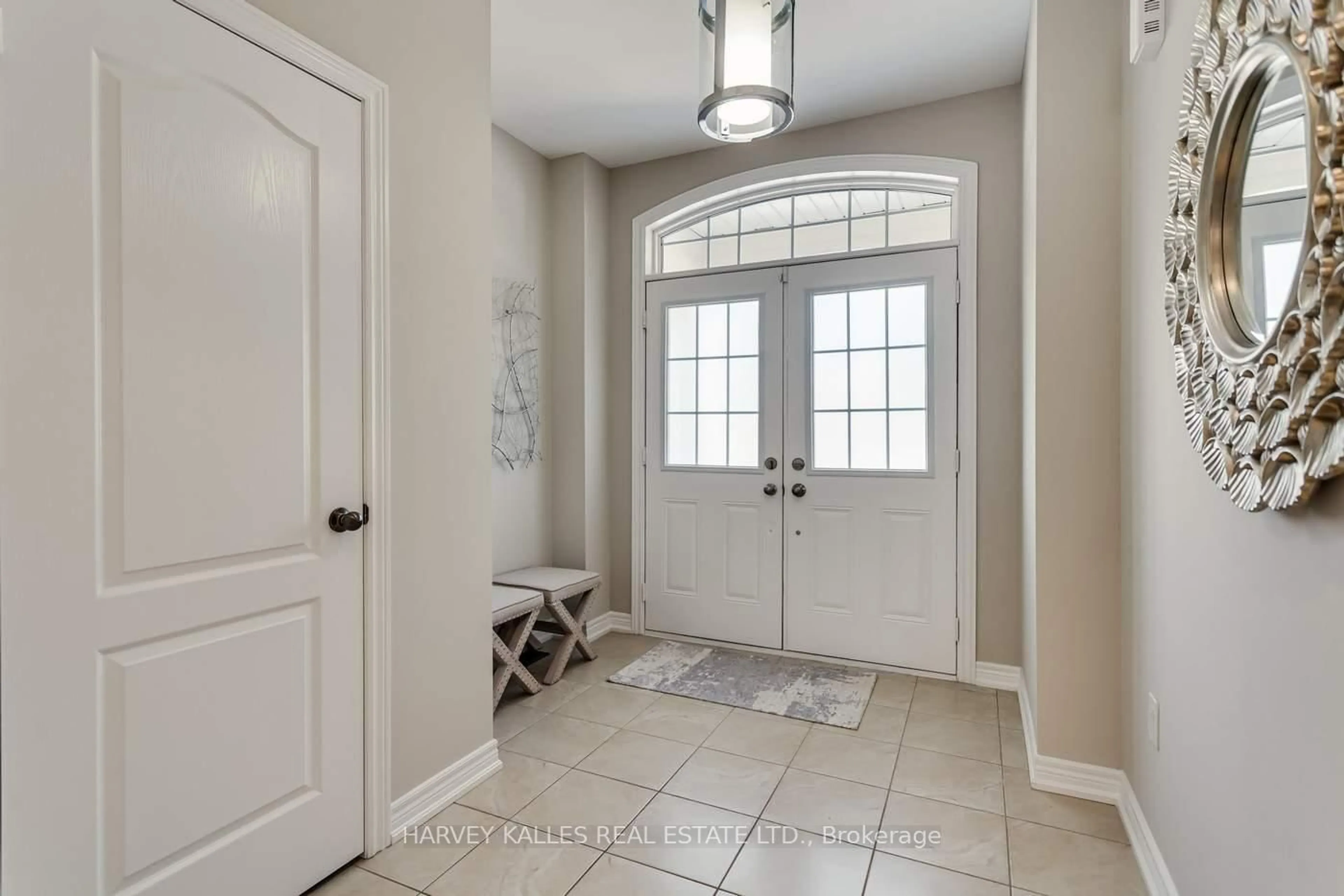 Indoor entryway for 31 Lindvest Cres, Vaughan Ontario L6A 4N2