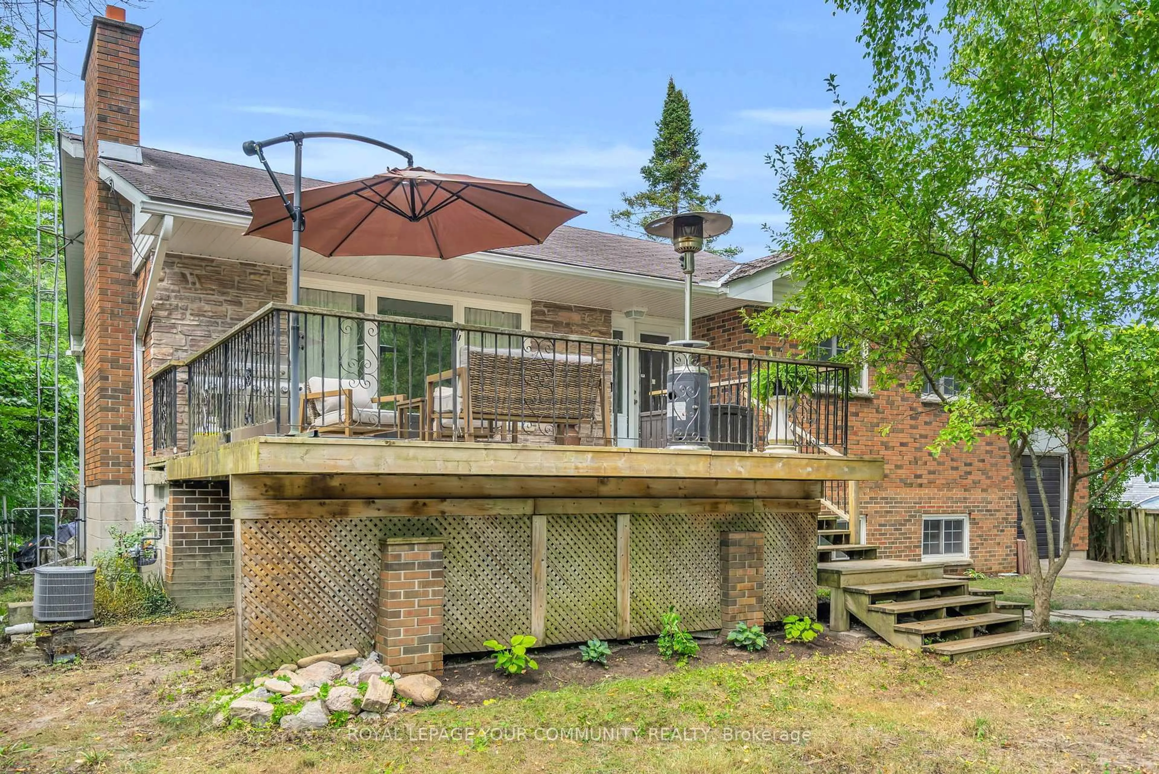 Patio, unknown for 38 Beaverdale Cres, Georgina Ontario L0E 1N0