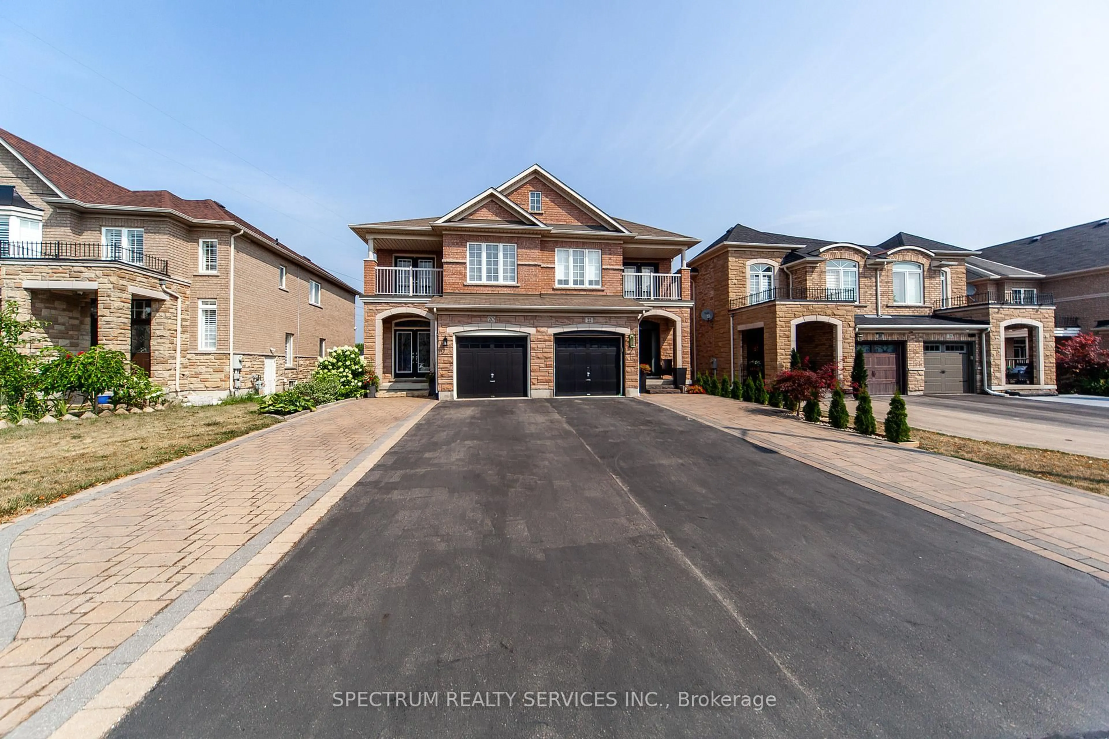 A pic from outside/outdoor area/front of a property/back of a property/a pic from drone, street for 20 Worthview Dr, Vaughan Ontario L4H 0H9