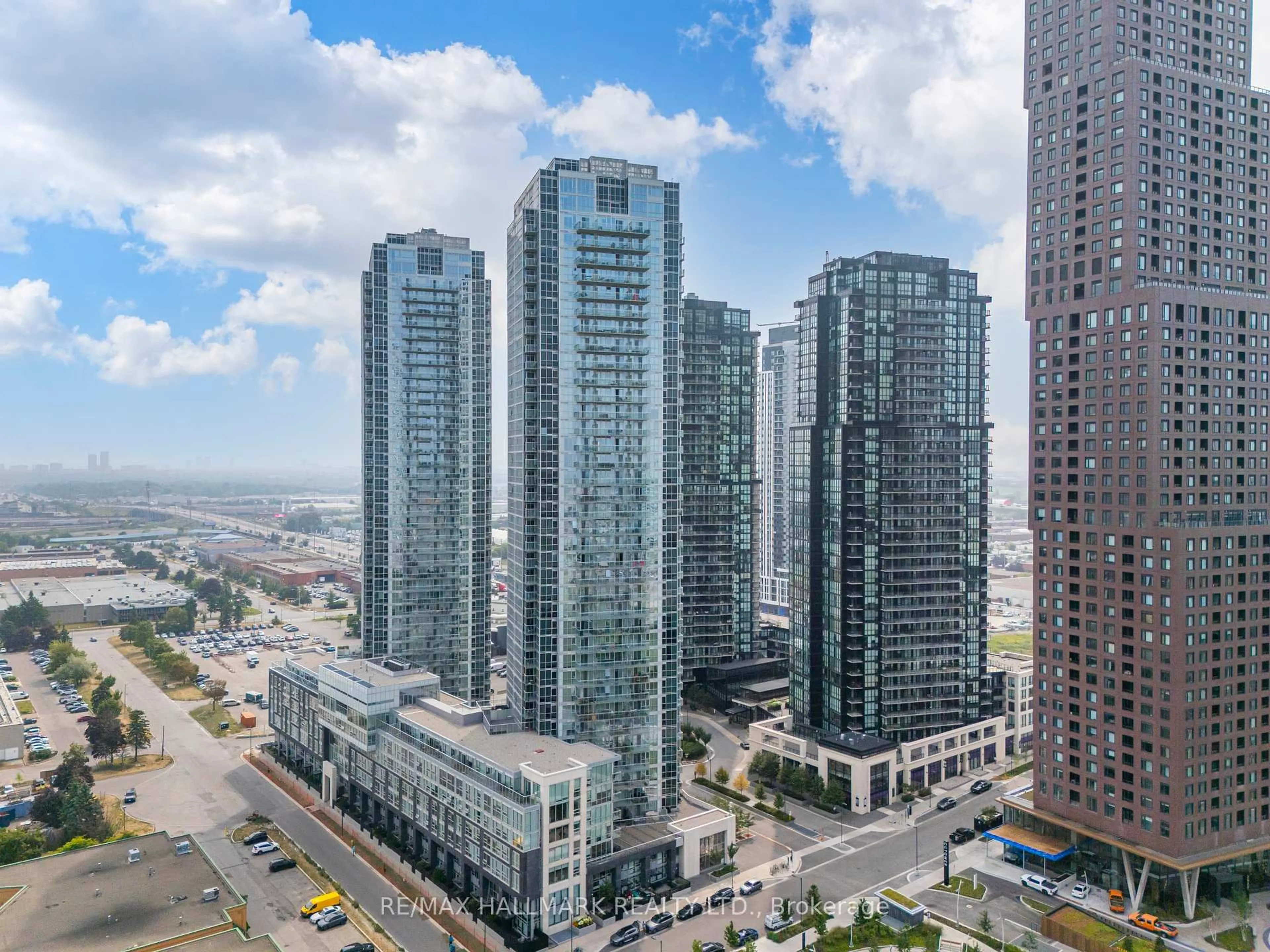 A pic from outside/outdoor area/front of a property/back of a property/a pic from drone, city buildings view from balcony for 2916 Highway 7 Exwy #2609, Vaughan Ontario L4K 0K6