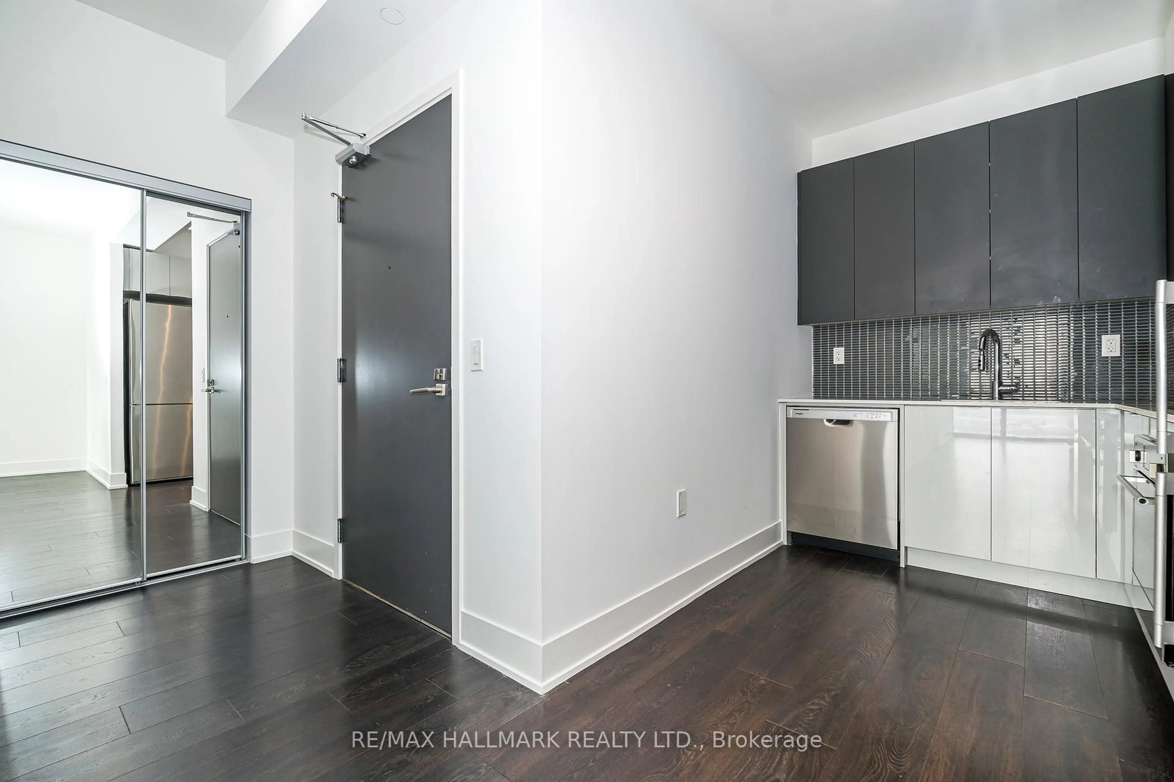 A pic of a room for 2916 Highway 7 Exwy #2609, Vaughan Ontario L4K 0K6