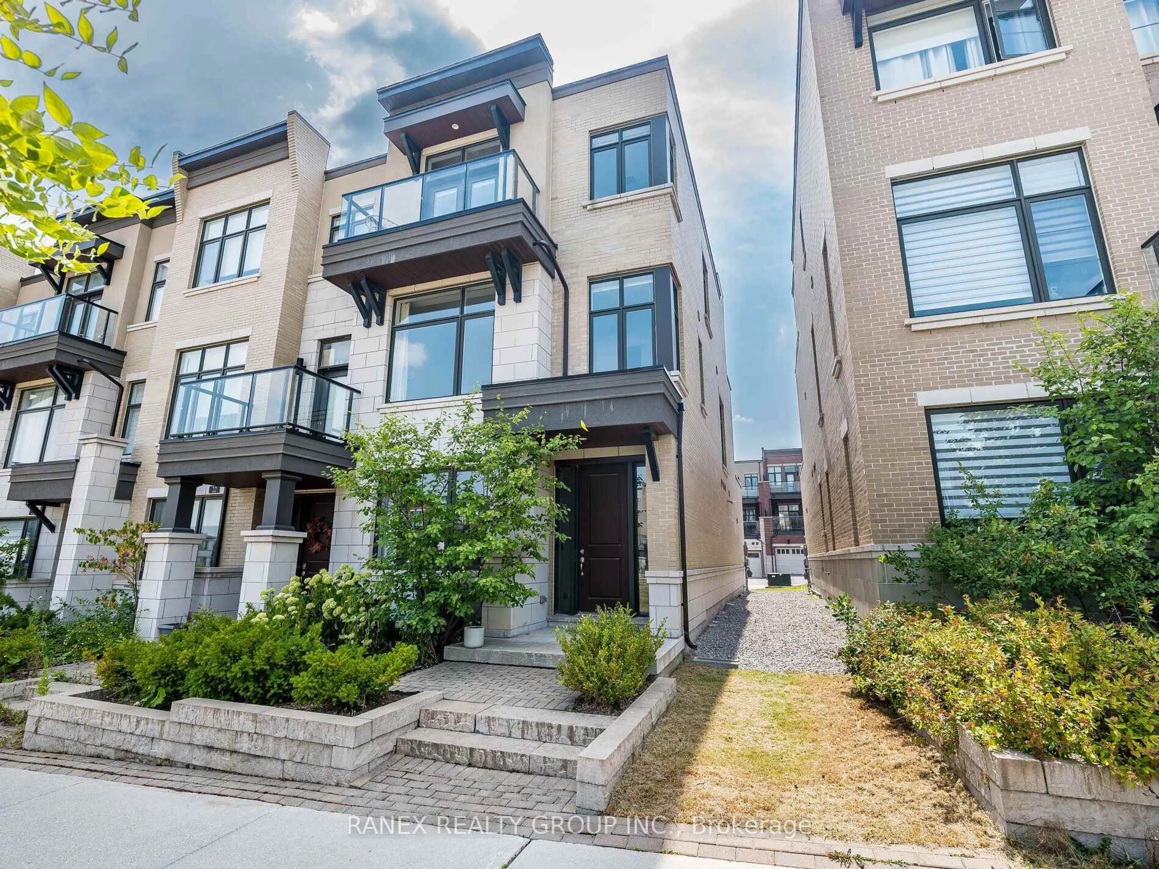 Home with brick exterior material, street for 24 Heriot Pl, Vaughan Ontario L6A 4Z6