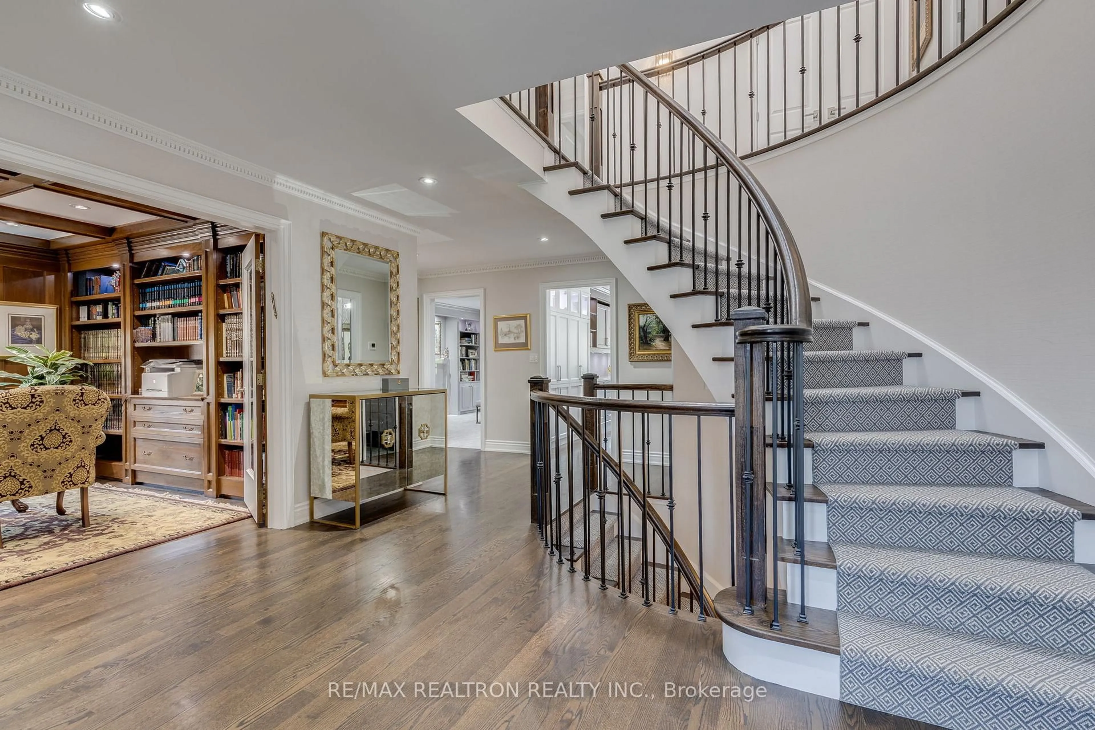 Indoor entryway for 73 Bevshire Circ, Vaughan Ontario L4J 5C6