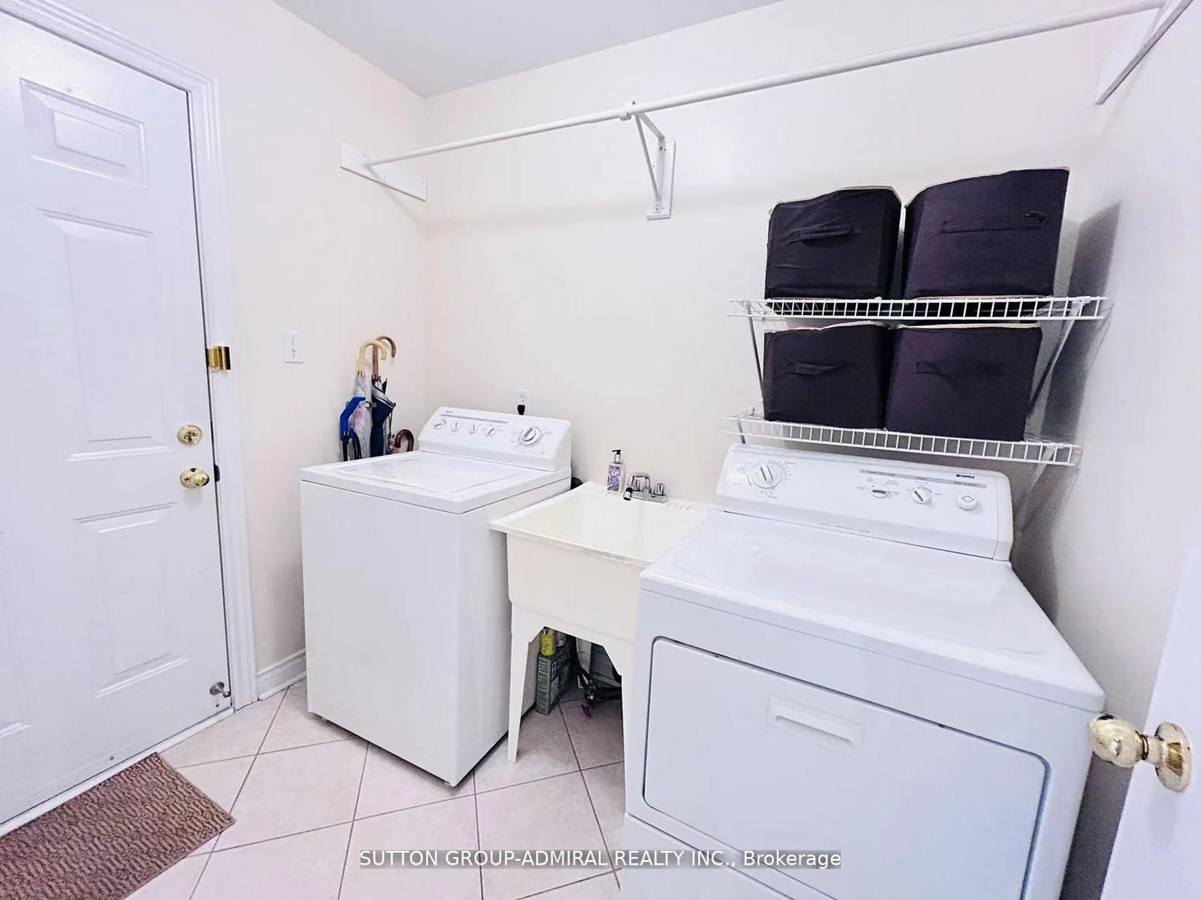 Laundry room for 98 Holly Dr, Richmond Hill Ontario L4S 2R6