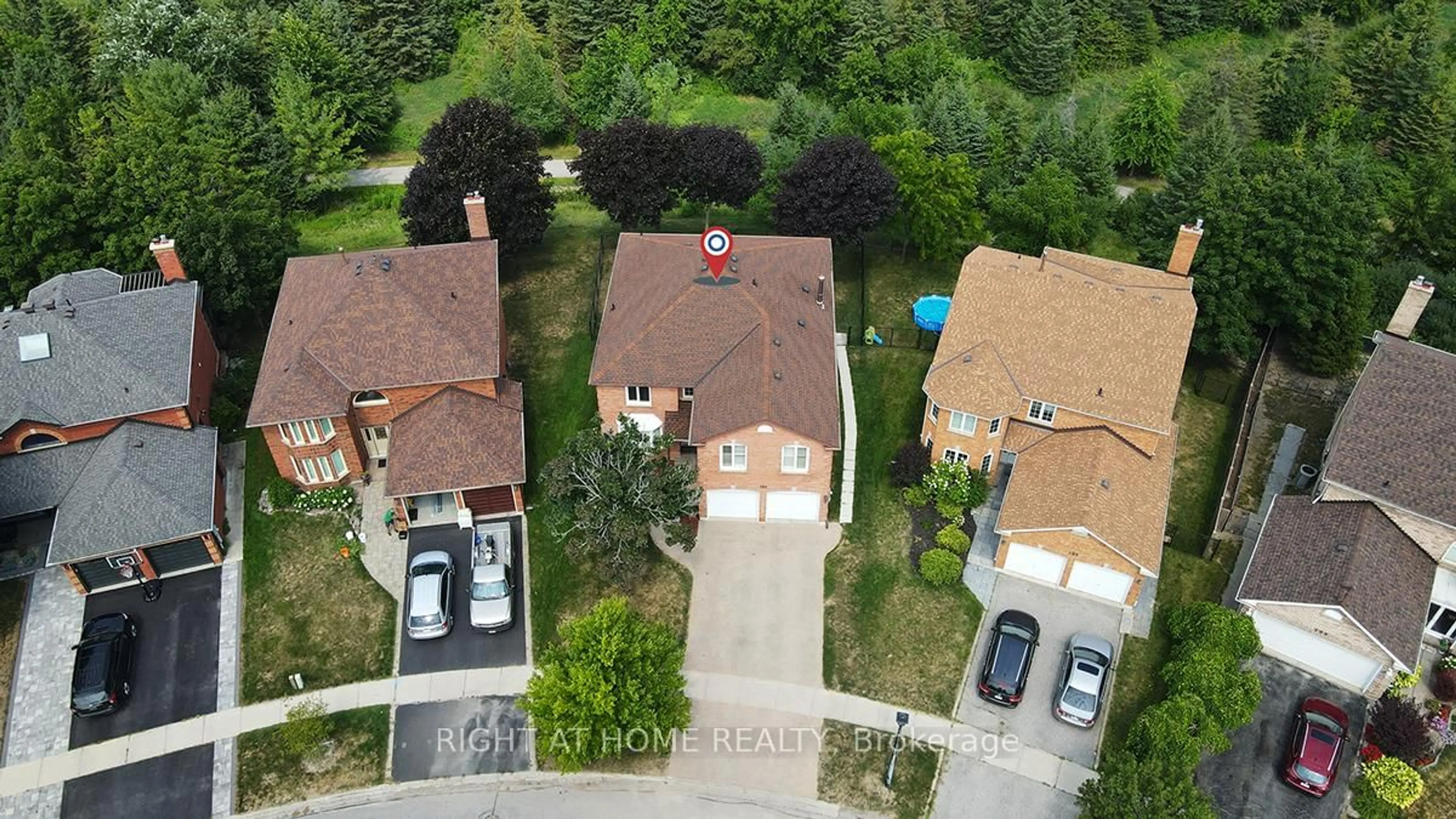 A pic from outside/outdoor area/front of a property/back of a property/a pic from drone, street for 191 Kensit Ave, Newmarket Ontario L3X 1S6