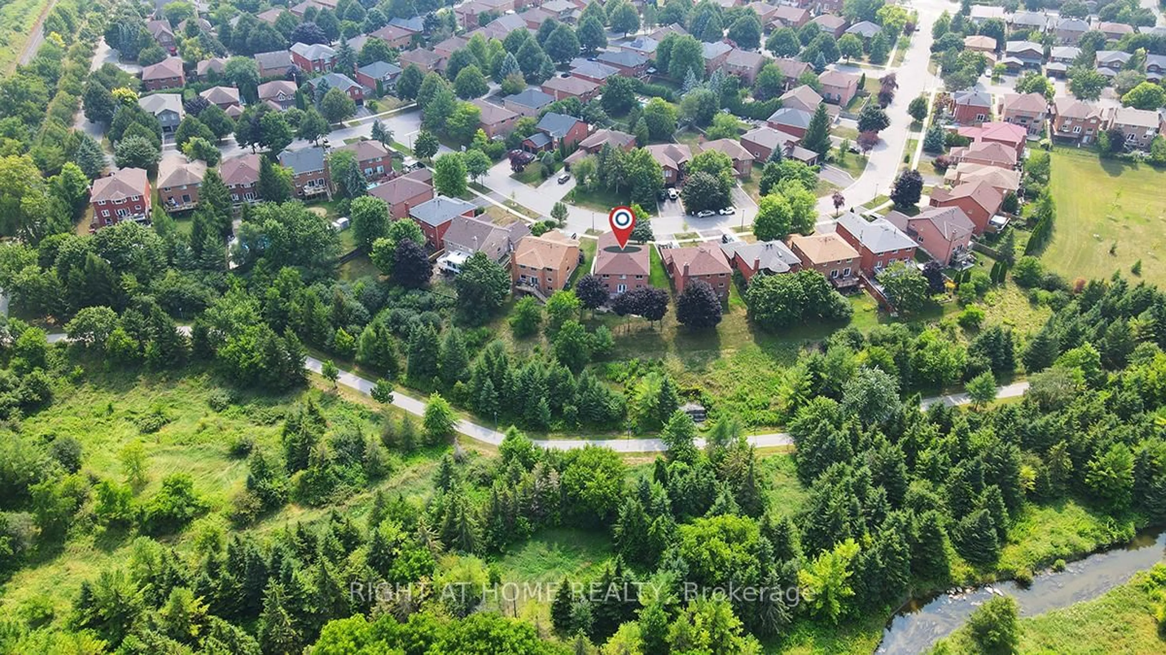 A pic from outside/outdoor area/front of a property/back of a property/a pic from drone, street for 191 Kensit Ave, Newmarket Ontario L3X 1S6