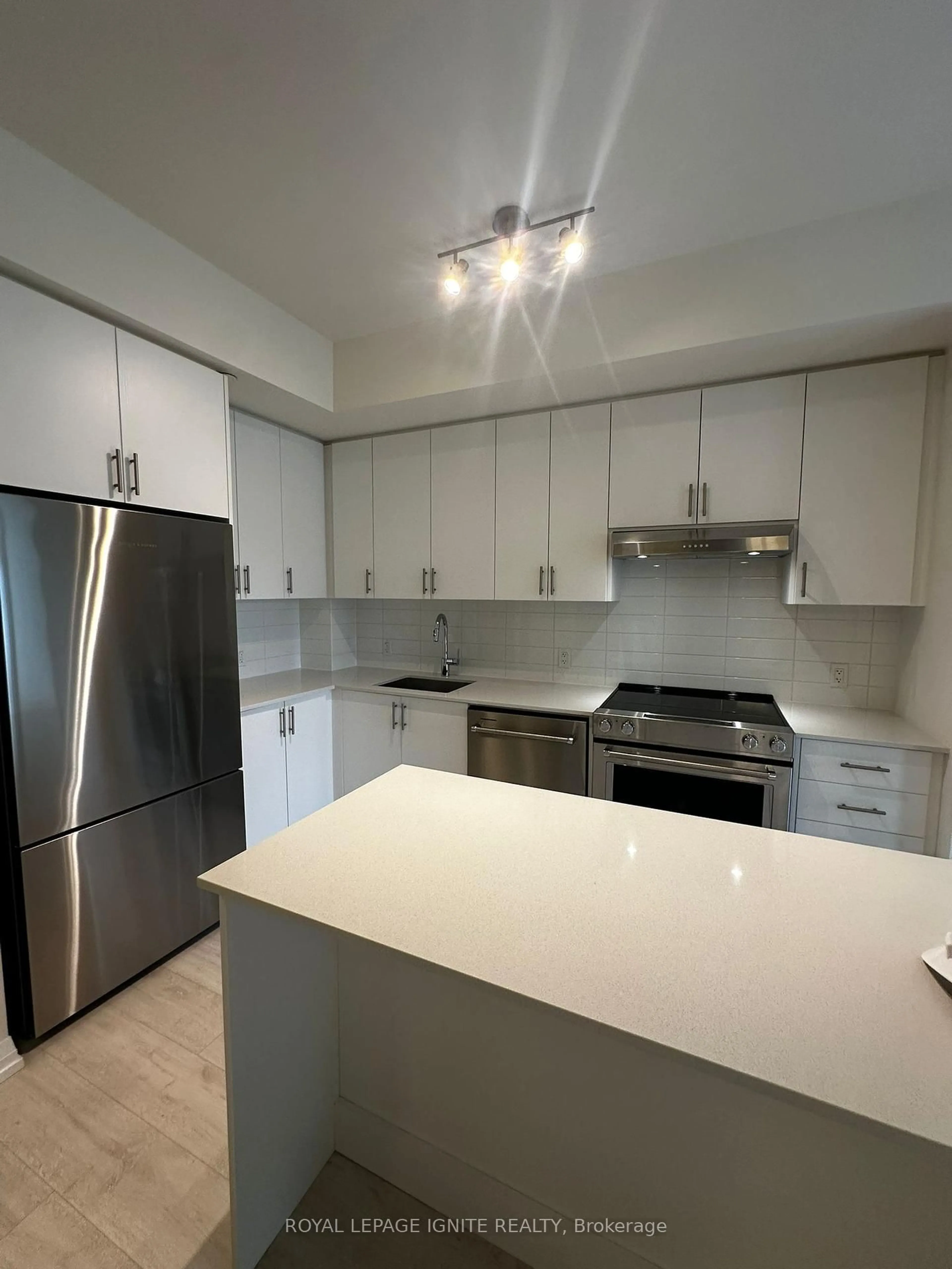Unknown for 27 Korda Gate #209, Vaughan Ontario L4K 2M9