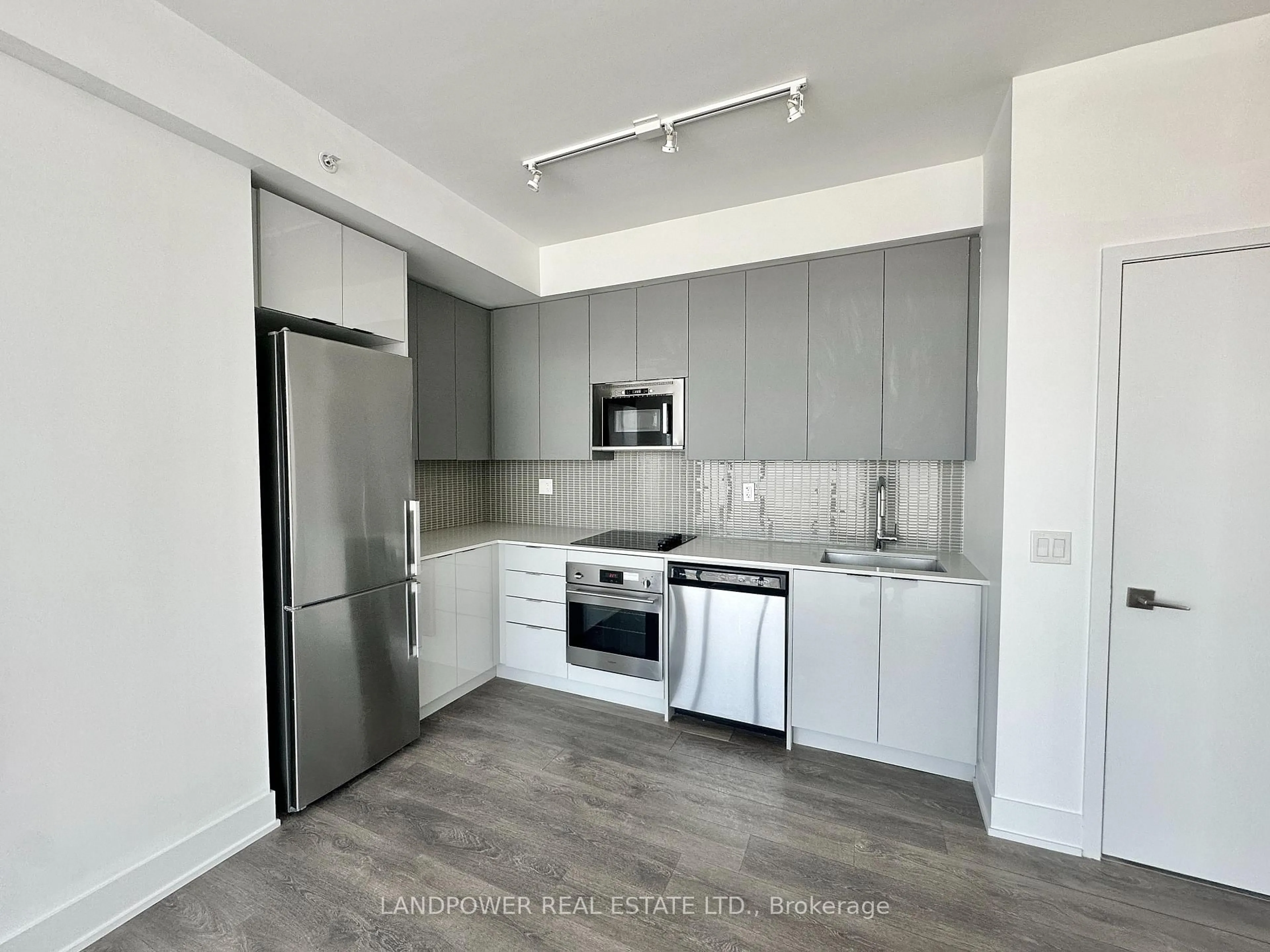 Standard kitchen, unknown for 2908 Highway 7 Rd #3308, Vaughan Ontario L4K 0K5