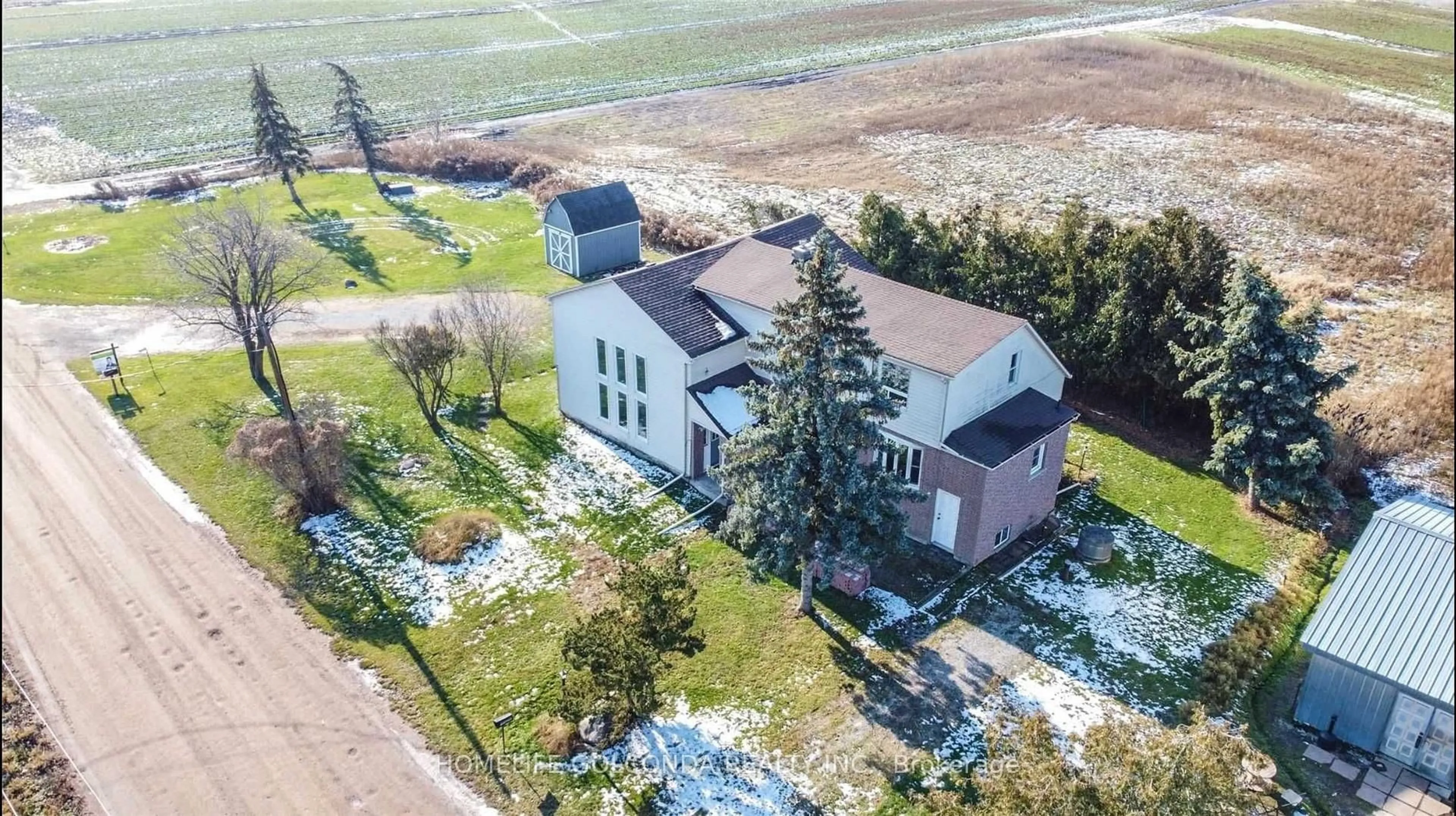 A pic from outside/outdoor area/front of a property/back of a property/a pic from drone, building for 19880 Dufferin St, King Ontario L3Y 4V9