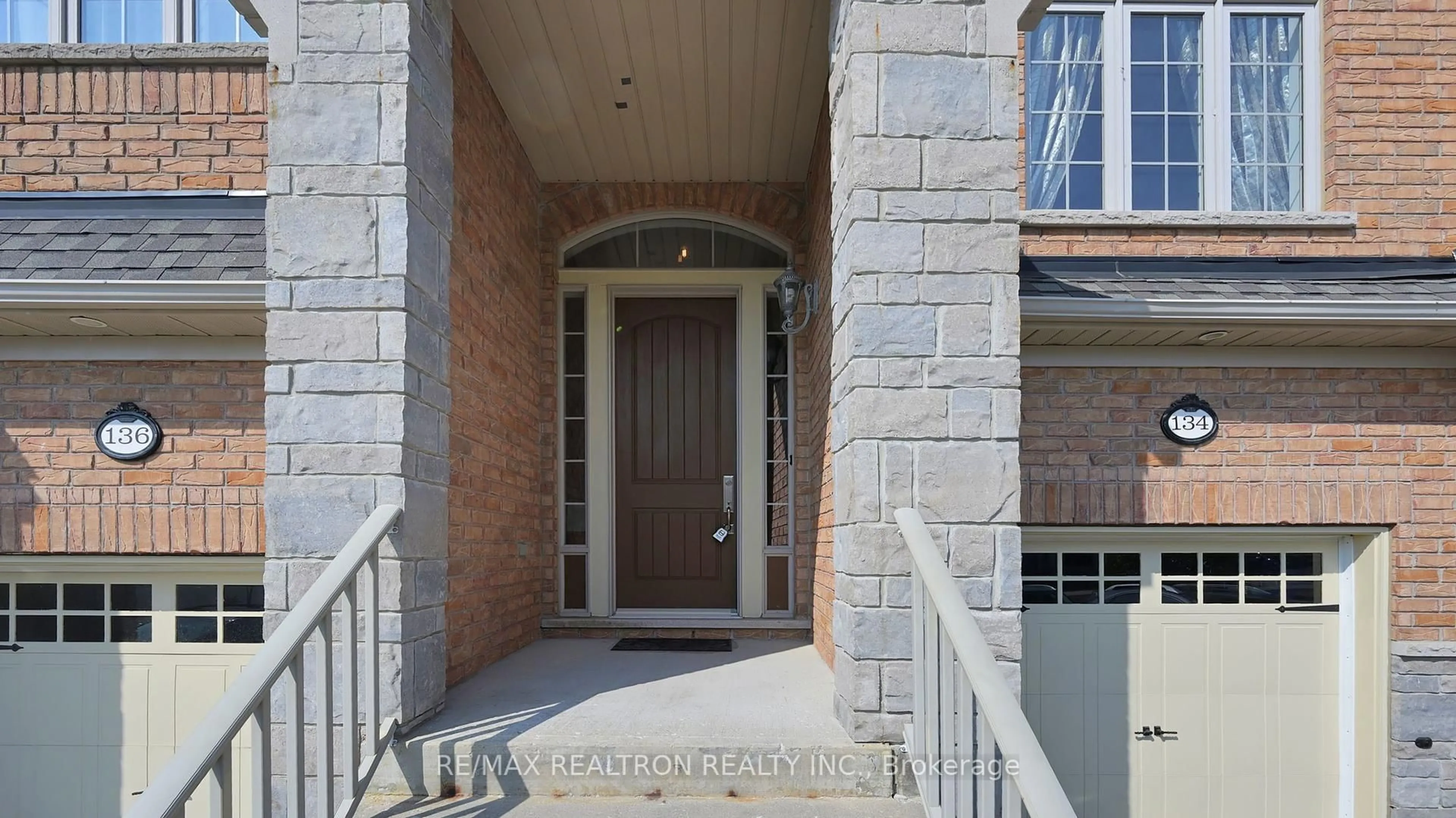 Indoor entryway for 134 Lacewood Dr, Richmond Hill Ontario L4S 0E5