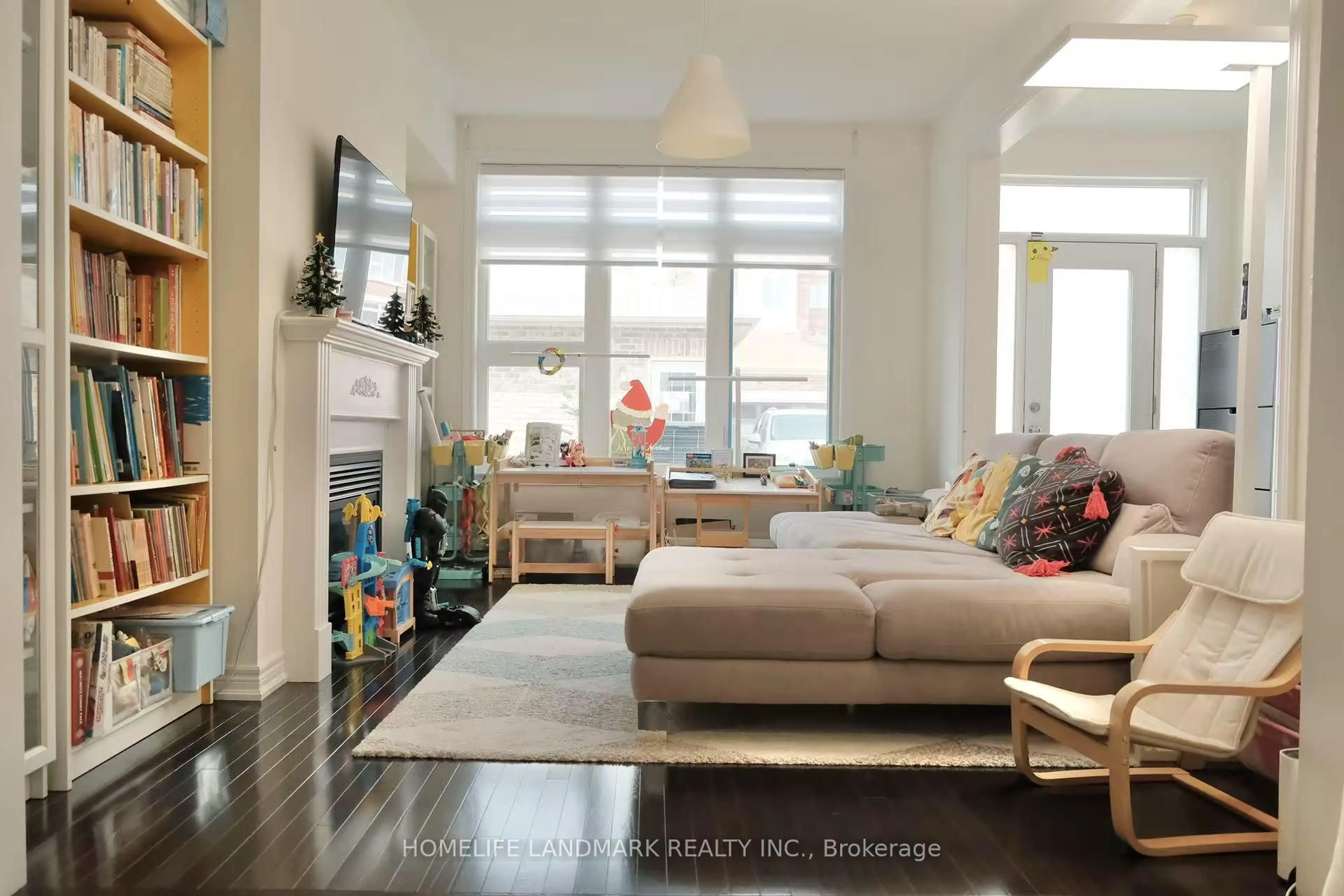 Living room with furniture, unknown for 220 South unionville Ave, Markham Ontario L3R 5L3