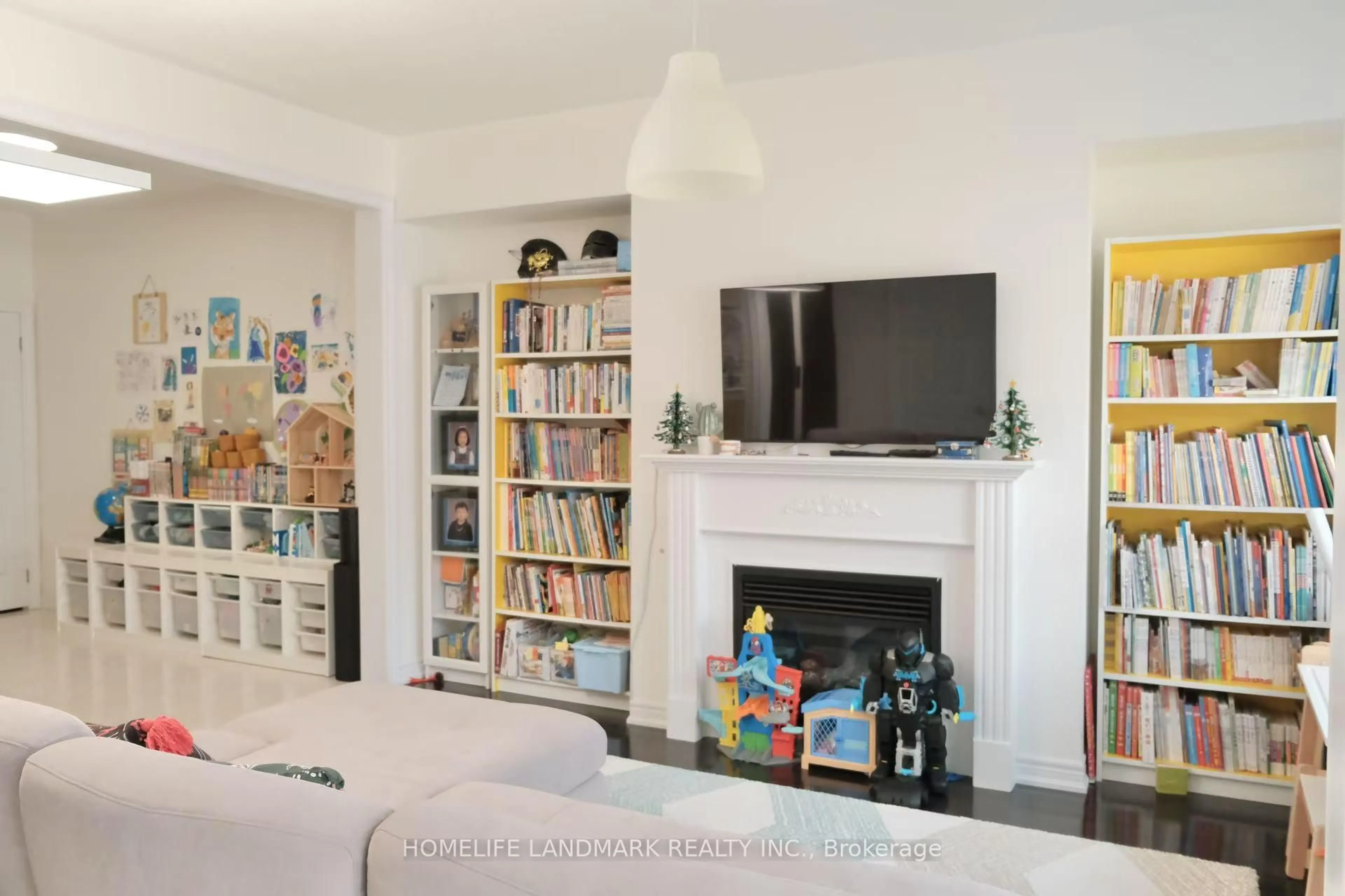 Living room with furniture, unknown for 220 South unionville Ave, Markham Ontario L3R 5L3