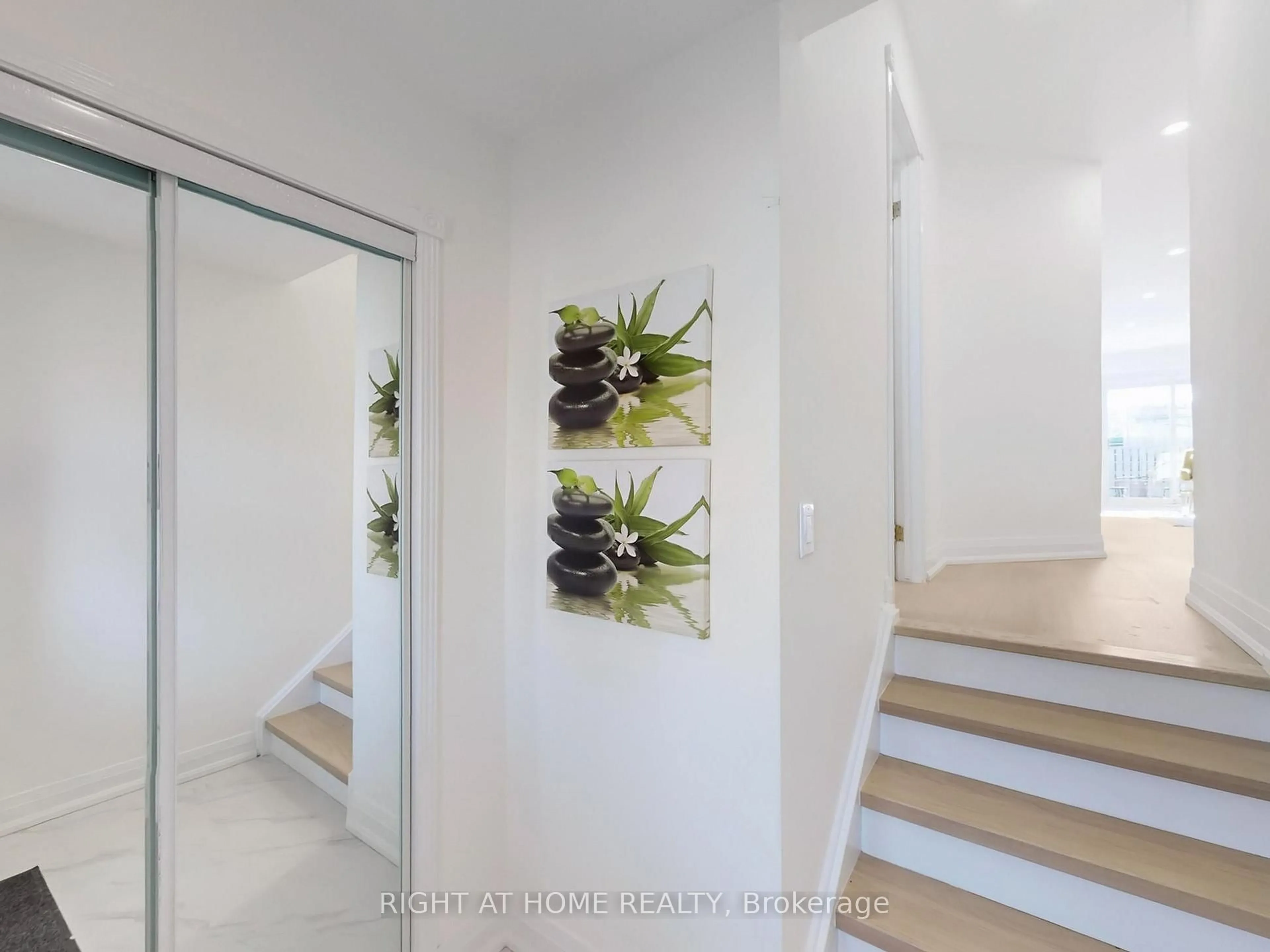Indoor entryway for 94 Reginald Cres, Markham Ontario L3P 3T9
