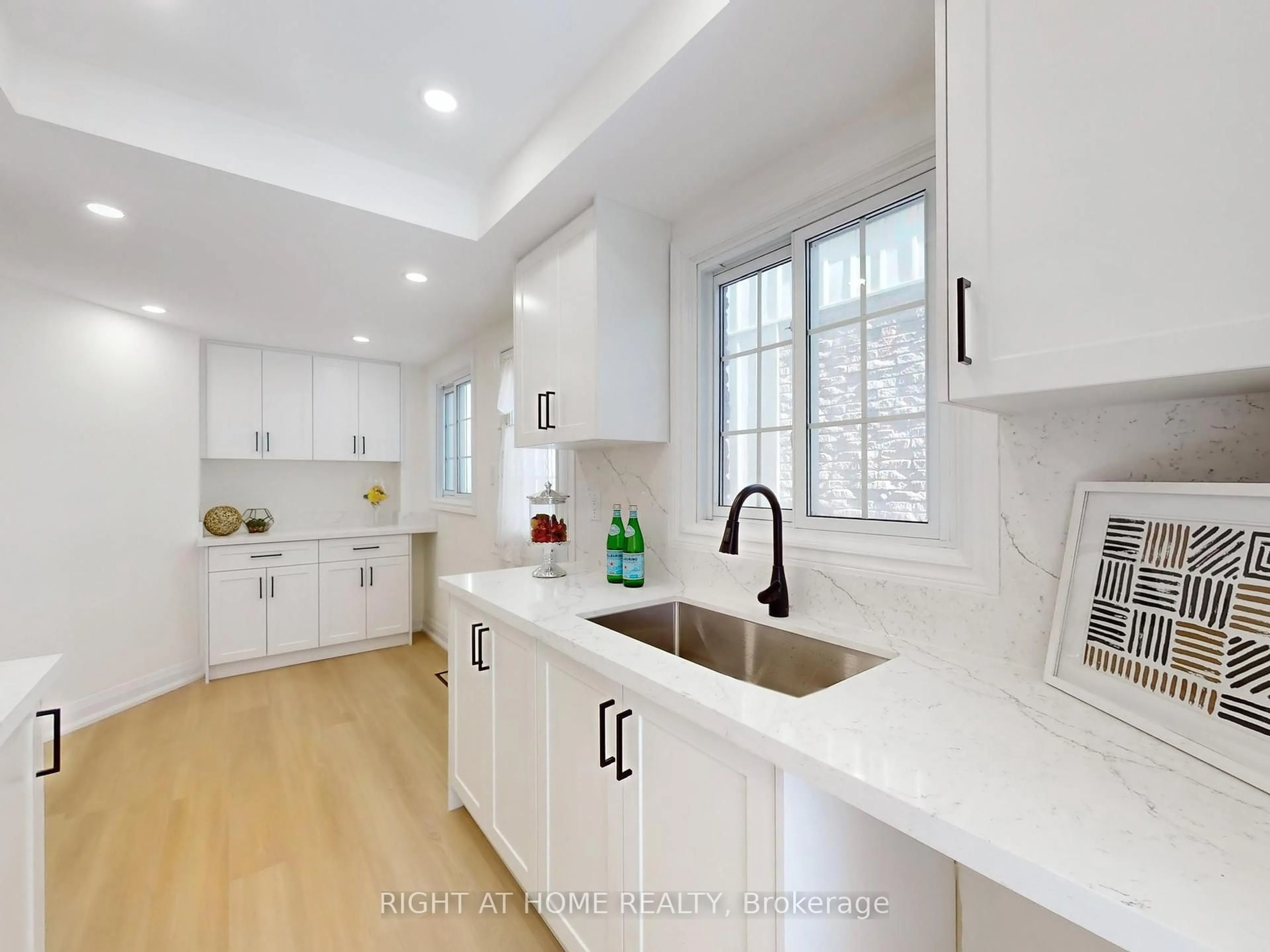 Open concept kitchen, ceramic/tile floor for 94 Reginald Cres, Markham Ontario L3P 3T9