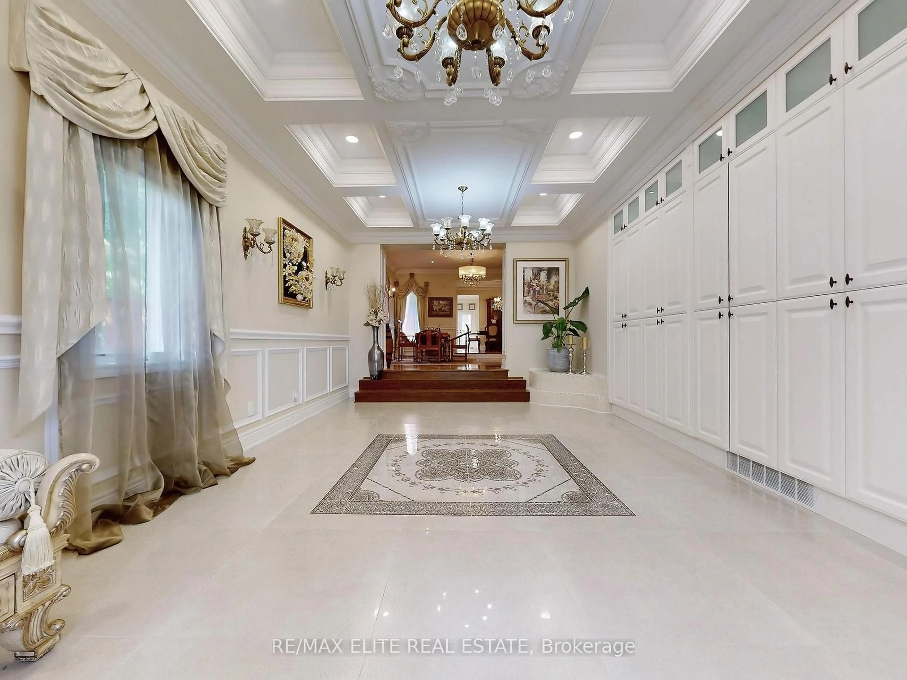 Indoor foyer for 48 Pemberton Rd, Richmond Hill Ontario L4C 3T4