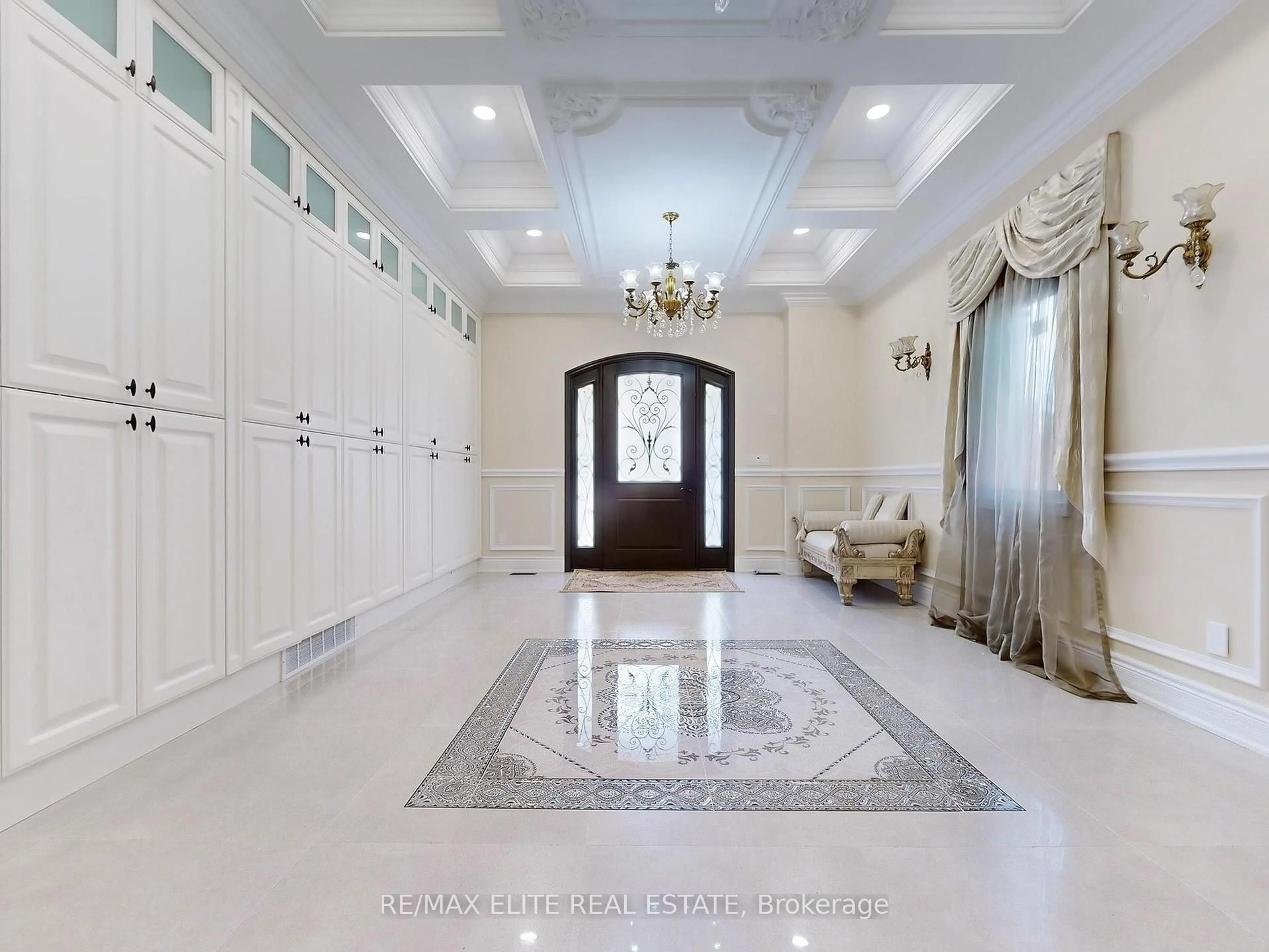 Indoor foyer for 48 Pemberton Rd, Richmond Hill Ontario L4C 3T4