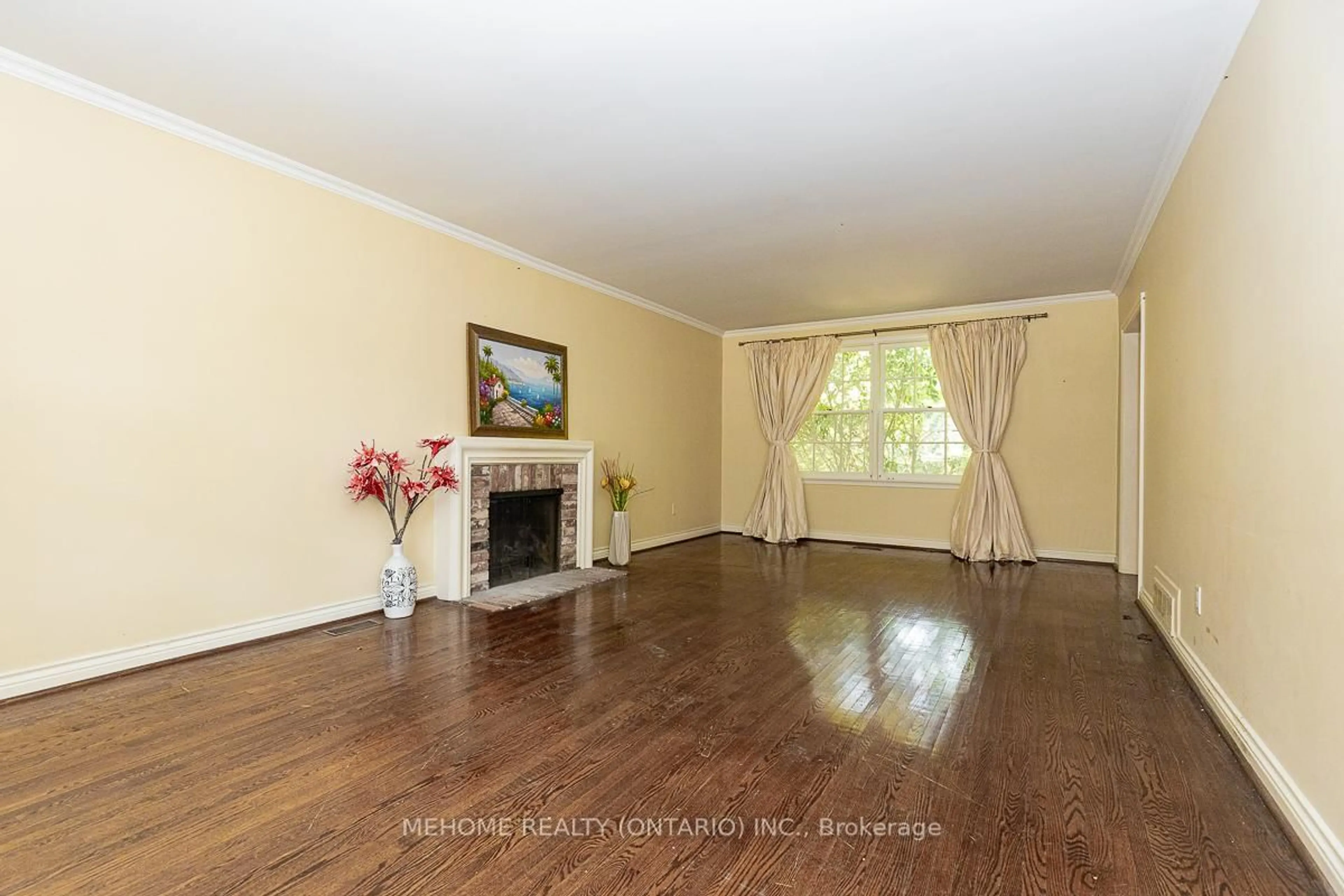 A pic of a room for 9 Laureleaf Rd, Markham Ontario L3T 2X2