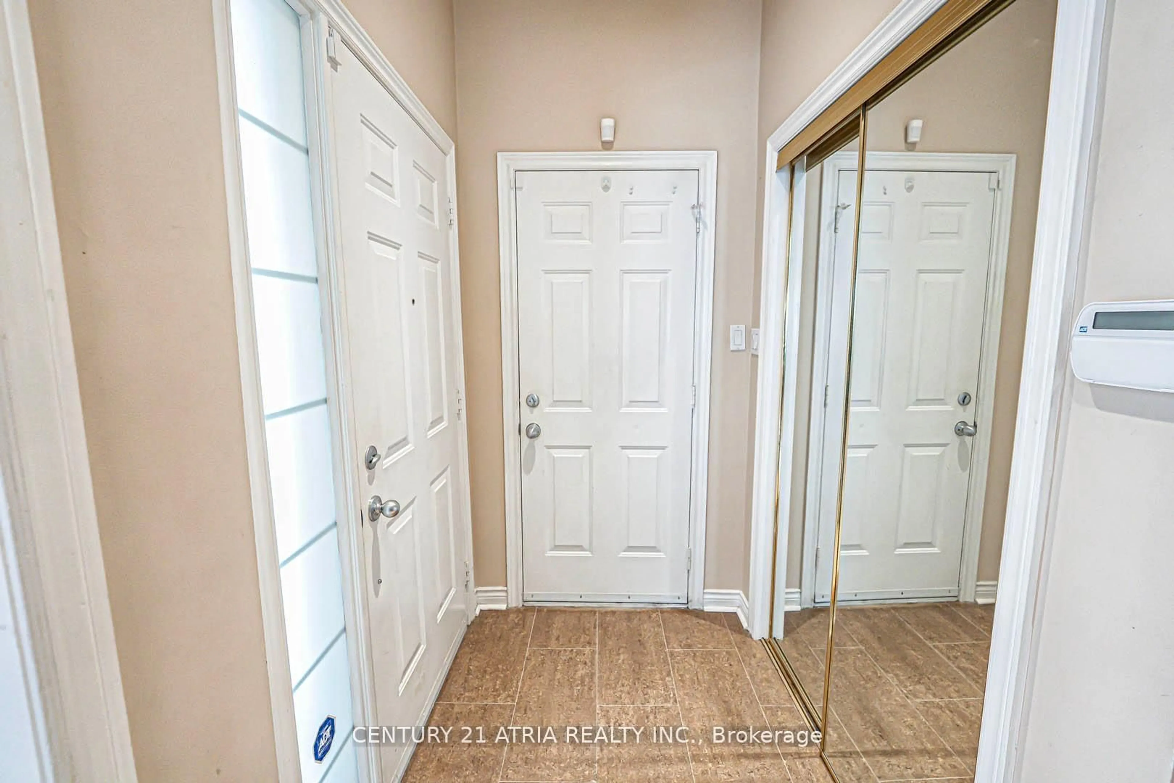 Indoor entryway for 40 Nottingham Dr, Richmond Hill Ontario L4S 1Z6